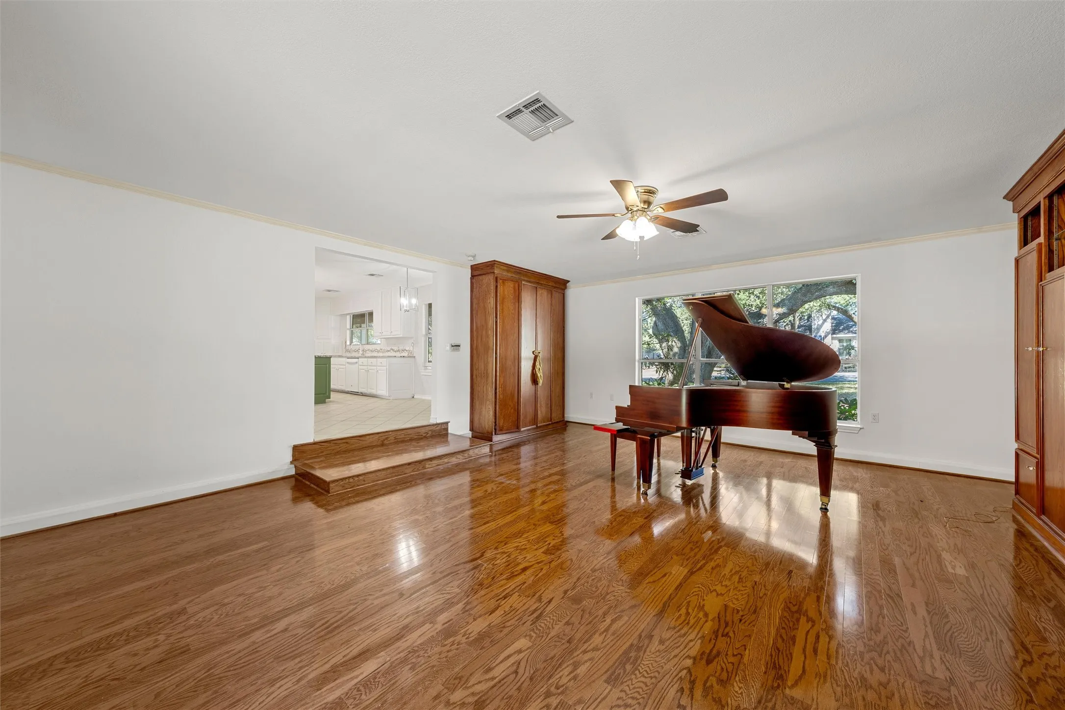 Single Family Residence For Sale in Mc Lennan County , 5014 Ridgeview Drive, Waco, Texas 76710, 5 Bedroom, 4 Bathroom, Garage spaces, 3,633 Sqft, built in 1955, mls#21408881, Real Estate Agent in Waco, Homes For Sale in Mc Lennan county, Homes For Sale in Waco, Realtor in Waco Texas, Real Estate Brokerage Independent Realty Texas, Luminita Cordes Realtor