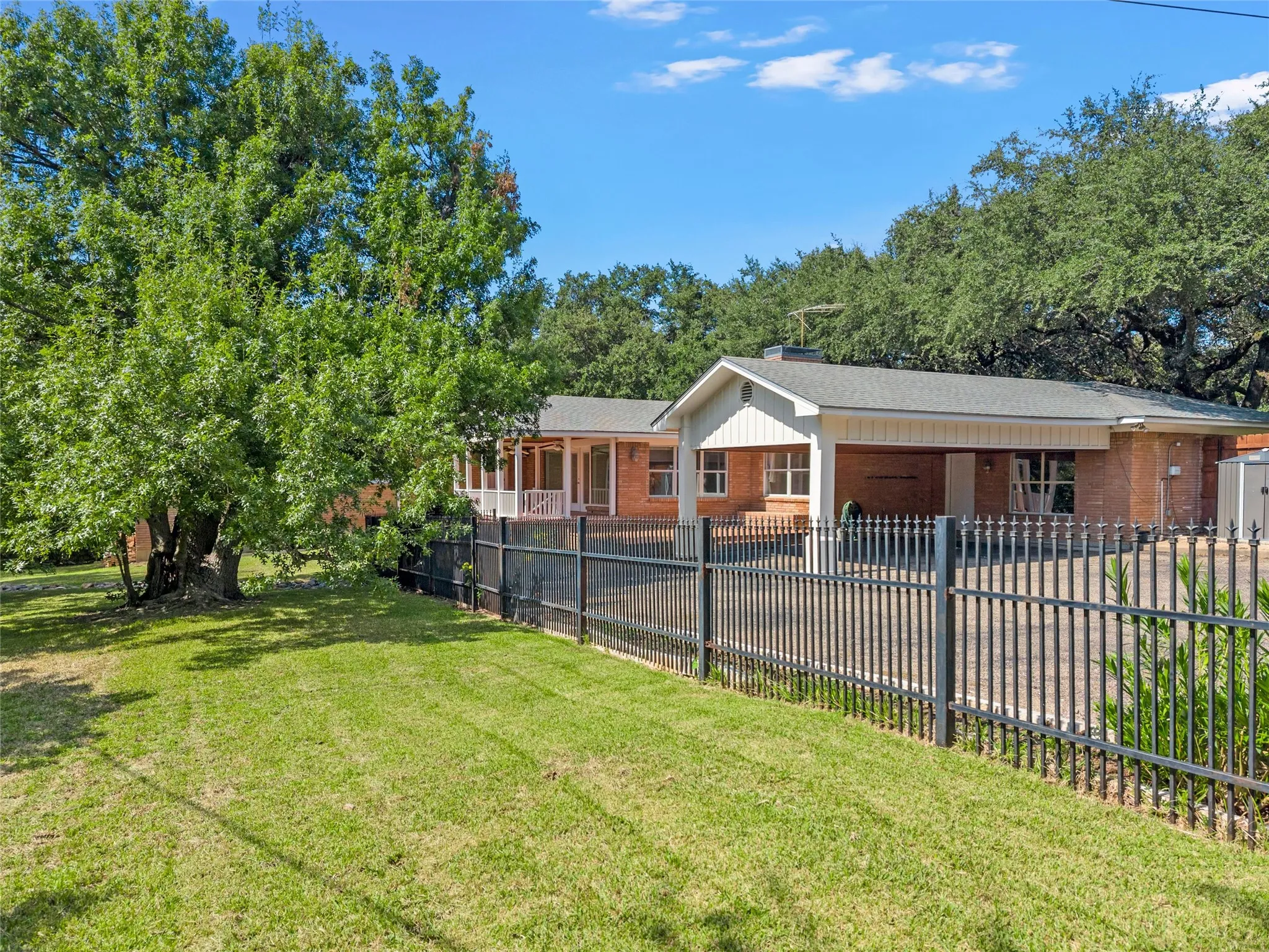 Single Family Residence For Sale in Mc Lennan County , 5014 Ridgeview Drive, Waco, Texas 76710, 5 Bedroom, 4 Bathroom, Garage spaces, 3,633 Sqft, built in 1955, mls#21408881, Real Estate Agent in Waco, Homes For Sale in Mc Lennan county, Homes For Sale in Waco, Realtor in Waco Texas, Real Estate Brokerage Independent Realty Texas, Luminita Cordes Realtor