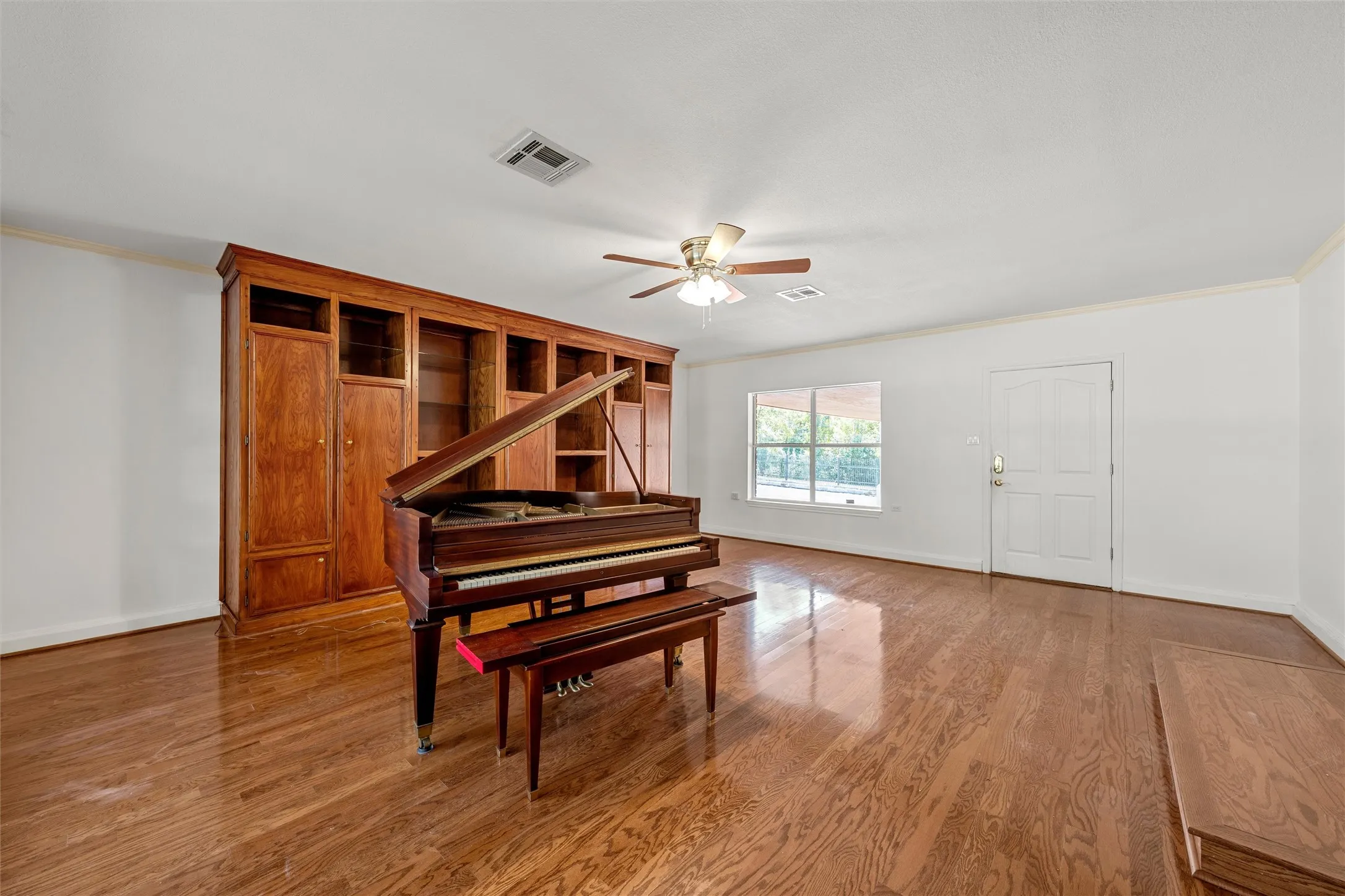 Single Family Residence For Sale in Mc Lennan County , 5014 Ridgeview Drive, Waco, Texas 76710, 5 Bedroom, 4 Bathroom, Garage spaces, 3,633 Sqft, built in 1955, mls#21408881, Real Estate Agent in Waco, Homes For Sale in Mc Lennan county, Homes For Sale in Waco, Realtor in Waco Texas, Real Estate Brokerage Independent Realty Texas, Luminita Cordes Realtor