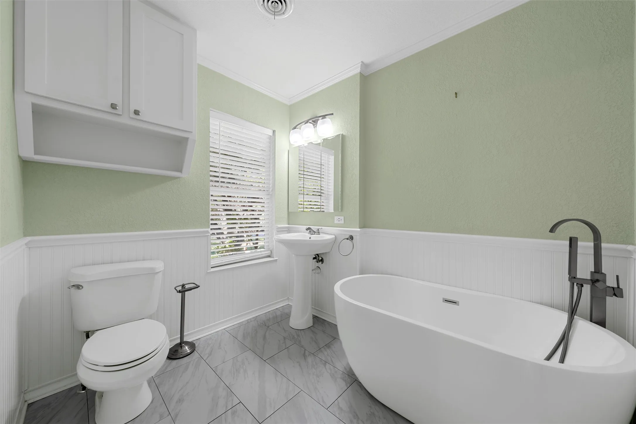Single Family Residence For Sale in Mc Lennan County , 5014 Ridgeview Drive, Waco, Texas 76710, 5 Bedroom, 4 Bathroom, Garage spaces, 3,633 Sqft, built in 1955, mls#21408881, Real Estate Agent in Waco, Homes For Sale in Mc Lennan county, Homes For Sale in Waco, Realtor in Waco Texas, Real Estate Brokerage Independent Realty Texas, Luminita Cordes Realtor