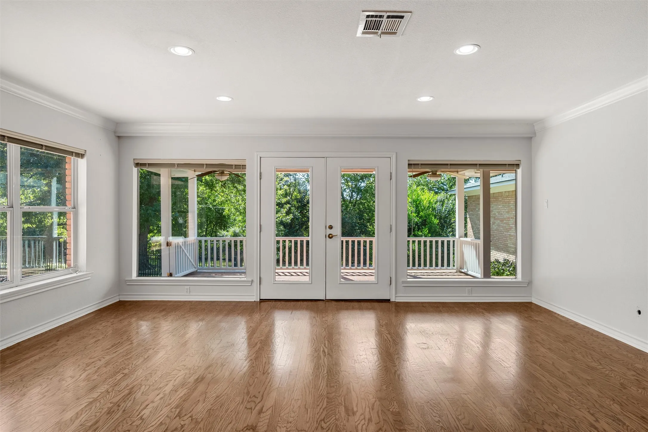 Single Family Residence For Sale in Mc Lennan County , 5014 Ridgeview Drive, Waco, Texas 76710, 5 Bedroom, 4 Bathroom, Garage spaces, 3,633 Sqft, built in 1955, mls#21408881, Real Estate Agent in Waco, Homes For Sale in Mc Lennan county, Homes For Sale in Waco, Realtor in Waco Texas, Real Estate Brokerage Independent Realty Texas, Luminita Cordes Realtor