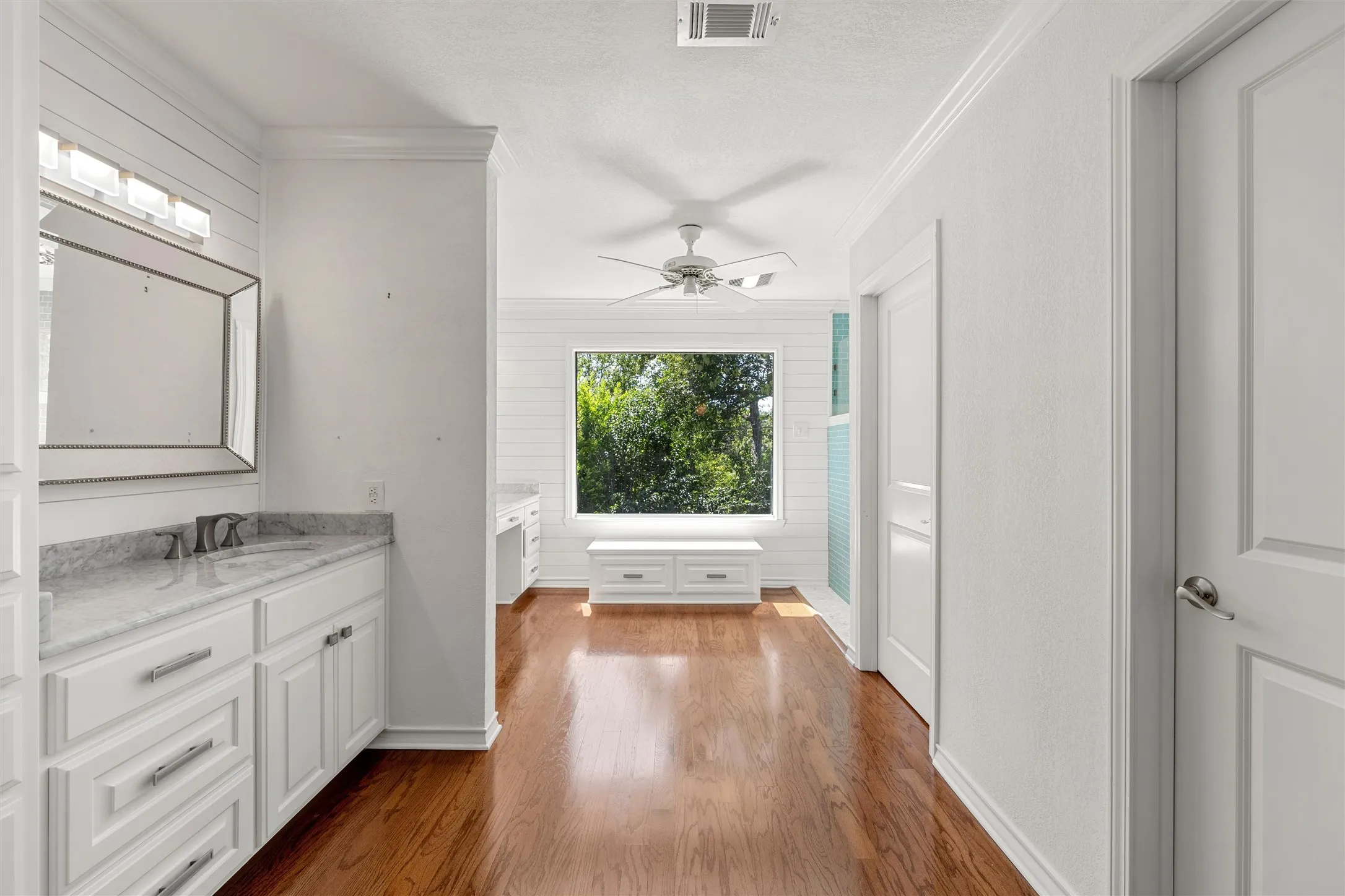 Single Family Residence For Sale in Mc Lennan County , 5014 Ridgeview Drive, Waco, Texas 76710, 5 Bedroom, 4 Bathroom, Garage spaces, 3,633 Sqft, built in 1955, mls#21408881, Real Estate Agent in Waco, Homes For Sale in Mc Lennan county, Homes For Sale in Waco, Realtor in Waco Texas, Real Estate Brokerage Independent Realty Texas, Luminita Cordes Realtor