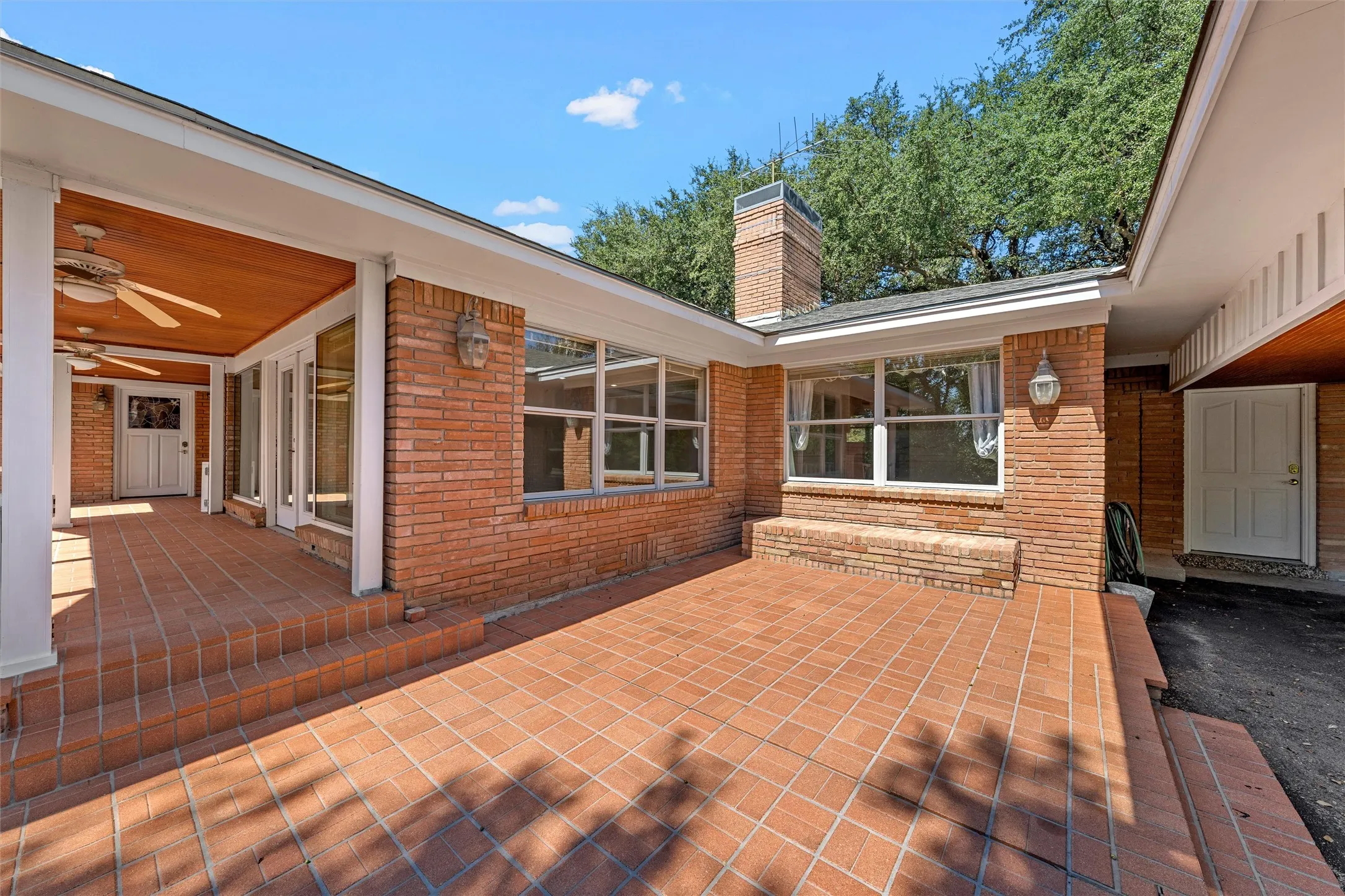 Single Family Residence For Sale in Mc Lennan County , 5014 Ridgeview Drive, Waco, Texas 76710, 5 Bedroom, 4 Bathroom, Garage spaces, 3,633 Sqft, built in 1955, mls#21408881, Real Estate Agent in Waco, Homes For Sale in Mc Lennan county, Homes For Sale in Waco, Realtor in Waco Texas, Real Estate Brokerage Independent Realty Texas, Luminita Cordes Realtor