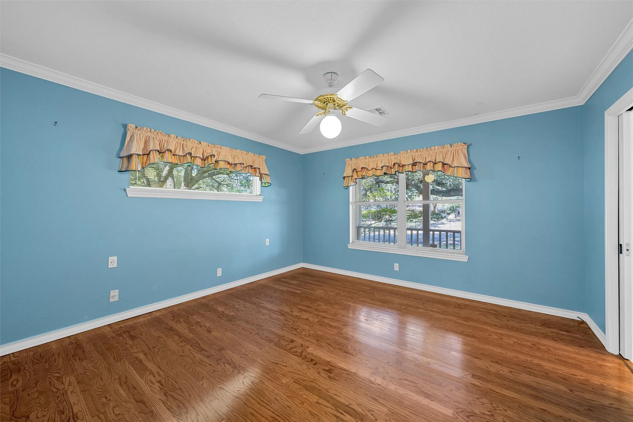Single Family Residence For Sale in Mc Lennan County , 5014 Ridgeview Drive, Waco, Texas 76710, 5 Bedroom, 4 Bathroom, Garage spaces, 3,633 Sqft, built in 1955, mls#21408881, Real Estate Agent in Waco, Homes For Sale in Mc Lennan county, Homes For Sale in Waco, Realtor in Waco Texas, Real Estate Brokerage Independent Realty Texas, Luminita Cordes Realtor