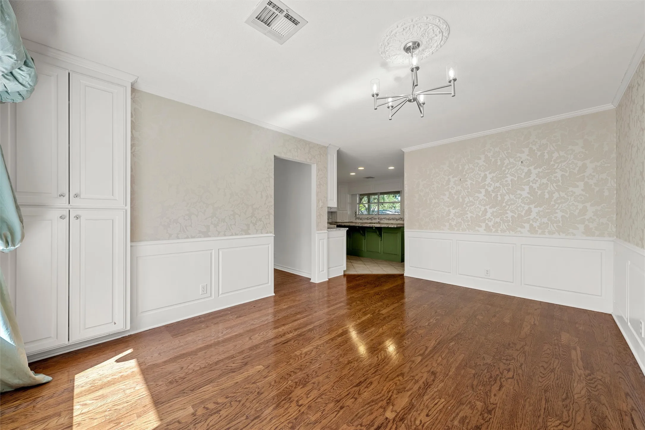 Single Family Residence For Sale in Mc Lennan County , 5014 Ridgeview Drive, Waco, Texas 76710, 5 Bedroom, 4 Bathroom, Garage spaces, 3,633 Sqft, built in 1955, mls#21408881, Real Estate Agent in Waco, Homes For Sale in Mc Lennan county, Homes For Sale in Waco, Realtor in Waco Texas, Real Estate Brokerage Independent Realty Texas, Luminita Cordes Realtor