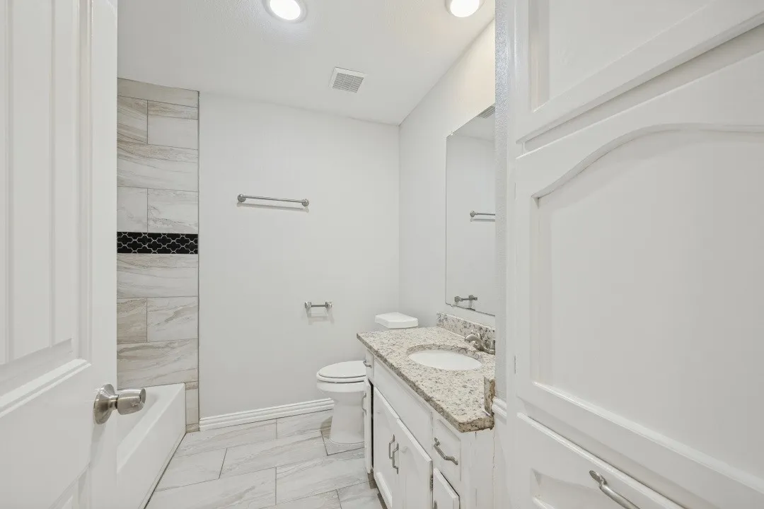 Single Family Residence For Rent in Tarrant County , 5853 Lance Court, Haltom City, Texas 76148, 3 Bedroom, 2 Bathroom, 2 Garage spaces, 1,398 Sqft, built in 1973, mls#21405264, Real Estate Agent in Haltom City, Homes For Rent in Tarrant county, Homes For Rent in Haltom City, Realtor in Haltom City Texas, Real Estate Brokerage Independent Realty Texas, Luminita Cordes Realtor