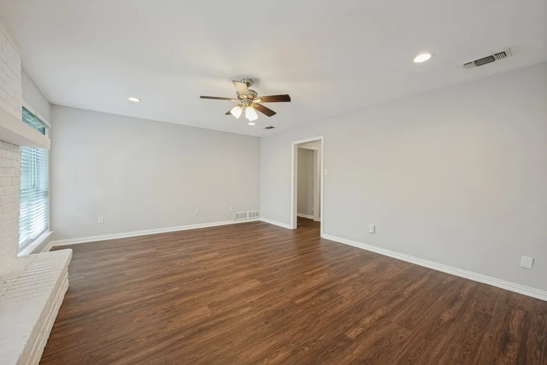 Single Family Residence For Rent in Tarrant County , 5853 Lance Court, Haltom City, Texas 76148, 3 Bedroom, 2 Bathroom, 2 Garage spaces, 1,398 Sqft, built in 1973, mls#21405264, Real Estate Agent in Haltom City, Homes For Rent in Tarrant county, Homes For Rent in Haltom City, Realtor in Haltom City Texas, Real Estate Brokerage Independent Realty Texas, Luminita Cordes Realtor
