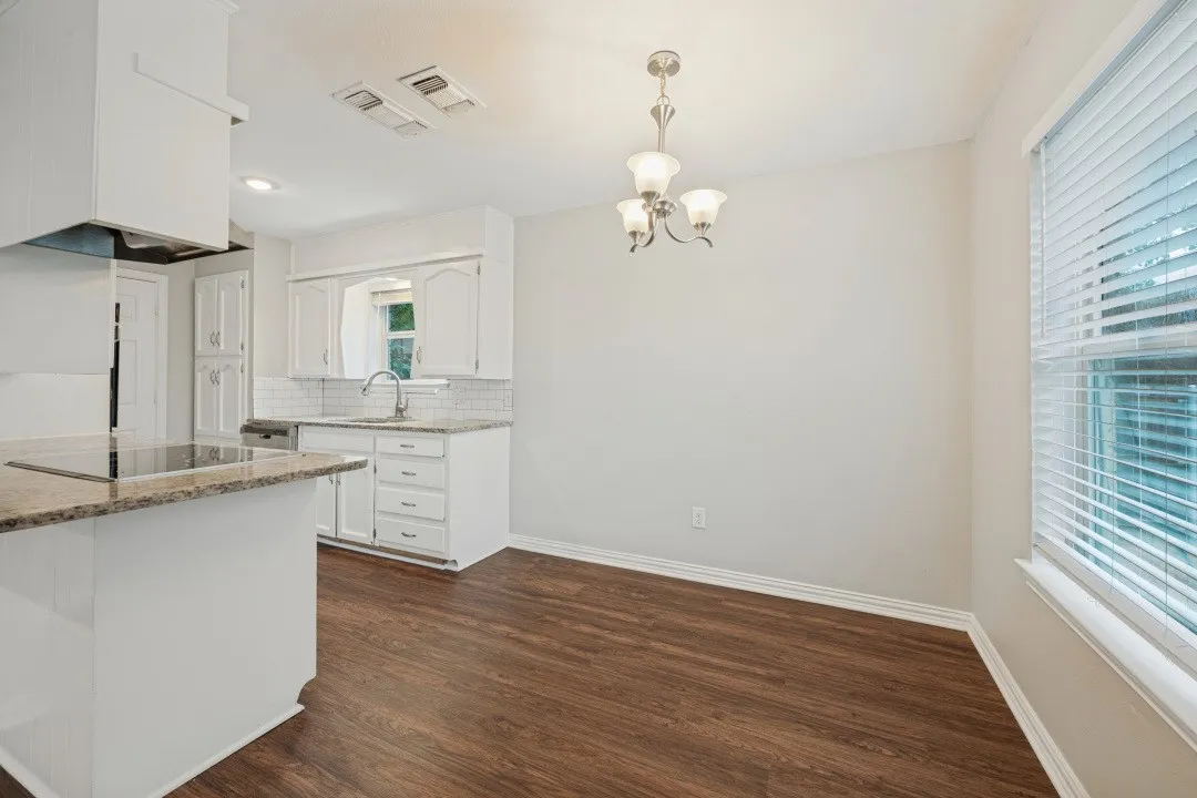 Single Family Residence For Rent in Tarrant County , 5853 Lance Court, Haltom City, Texas 76148, 3 Bedroom, 2 Bathroom, 2 Garage spaces, 1,398 Sqft, built in 1973, mls#21405264, Real Estate Agent in Haltom City, Homes For Rent in Tarrant county, Homes For Rent in Haltom City, Realtor in Haltom City Texas, Real Estate Brokerage Independent Realty Texas, Luminita Cordes Realtor
