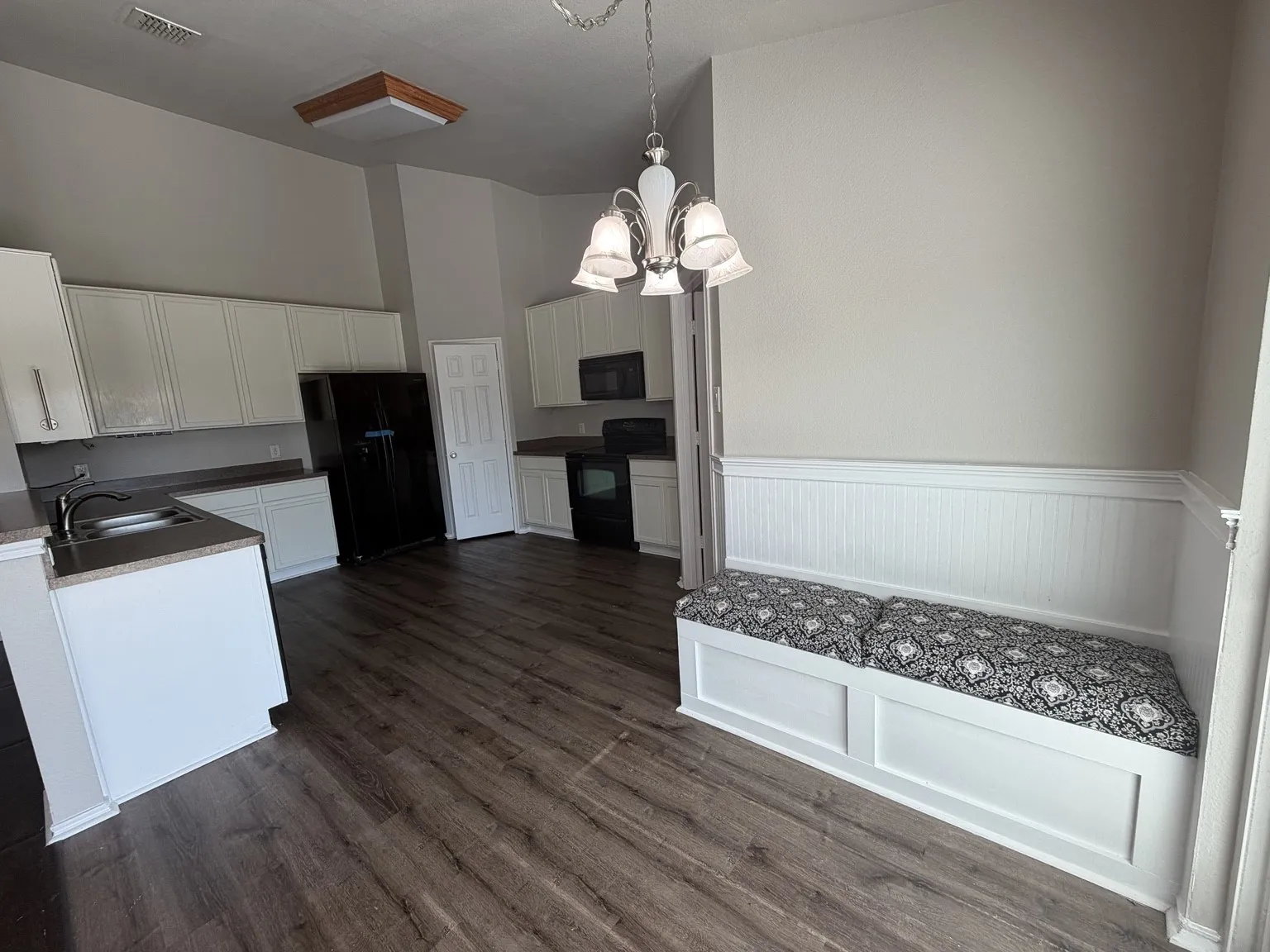 Single Family Residence For Sale in Kaufman County , 105 Freedom Trail, Forney, Texas 75126, 3 Bedroom, 2 Bathroom, 2 Garage spaces, 2,258 Sqft, built in 2006, mls#21407340, Real Estate Agent in Forney, Homes For Sale in Kaufman county, Homes For Sale in Forney, Realtor in Forney Texas, Real Estate Brokerage Independent Realty Texas, Luminita Cordes Realtor