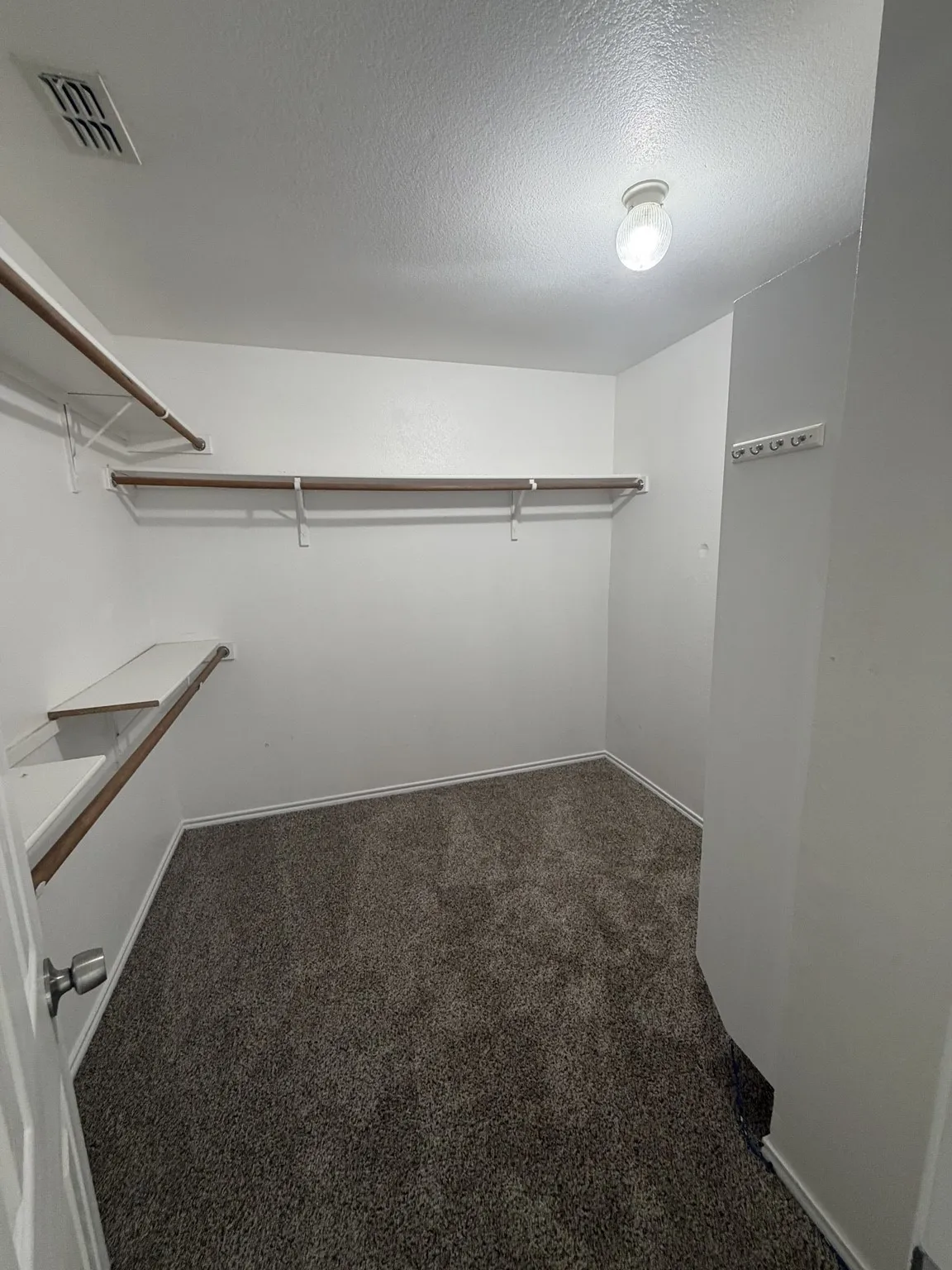 Single Family Residence For Sale in Kaufman County , 105 Freedom Trail, Forney, Texas 75126, 3 Bedroom, 2 Bathroom, 2 Garage spaces, 2,258 Sqft, built in 2006, mls#21407340, Real Estate Agent in Forney, Homes For Sale in Kaufman county, Homes For Sale in Forney, Realtor in Forney Texas, Real Estate Brokerage Independent Realty Texas, Luminita Cordes Realtor