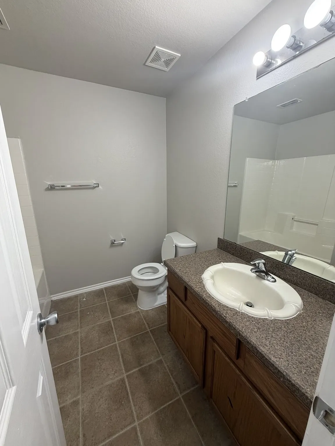 Single Family Residence For Sale in Kaufman County , 105 Freedom Trail, Forney, Texas 75126, 3 Bedroom, 2 Bathroom, 2 Garage spaces, 2,258 Sqft, built in 2006, mls#21407340, Real Estate Agent in Forney, Homes For Sale in Kaufman county, Homes For Sale in Forney, Realtor in Forney Texas, Real Estate Brokerage Independent Realty Texas, Luminita Cordes Realtor