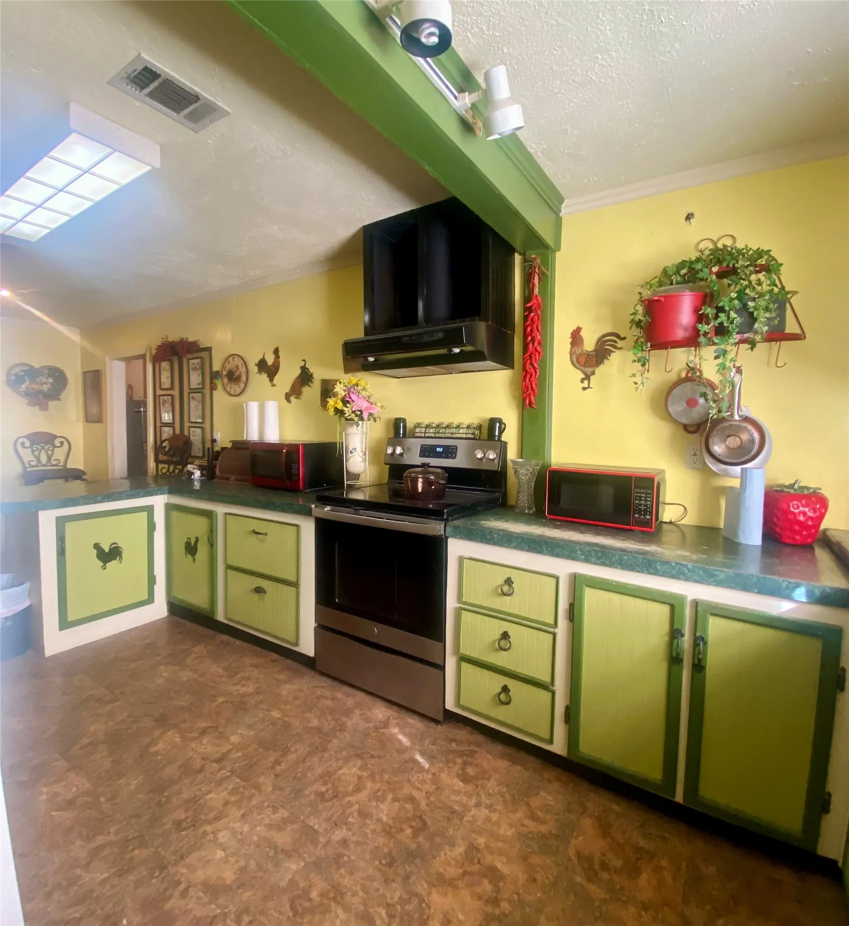 Single Family Residence For Sale in Fannin County , 201 N Main, Randolph, Texas 75475, 3 Bedroom, 1 Bathroom, 2 Garage spaces, 1,410 Sqft, built in 1920, mls#21407933, Real Estate Agent in Randolph, Homes For Sale in Fannin county, Homes For Sale in Randolph, Realtor in Randolph Texas, Real Estate Brokerage Independent Realty Texas, Luminita Cordes Realtor