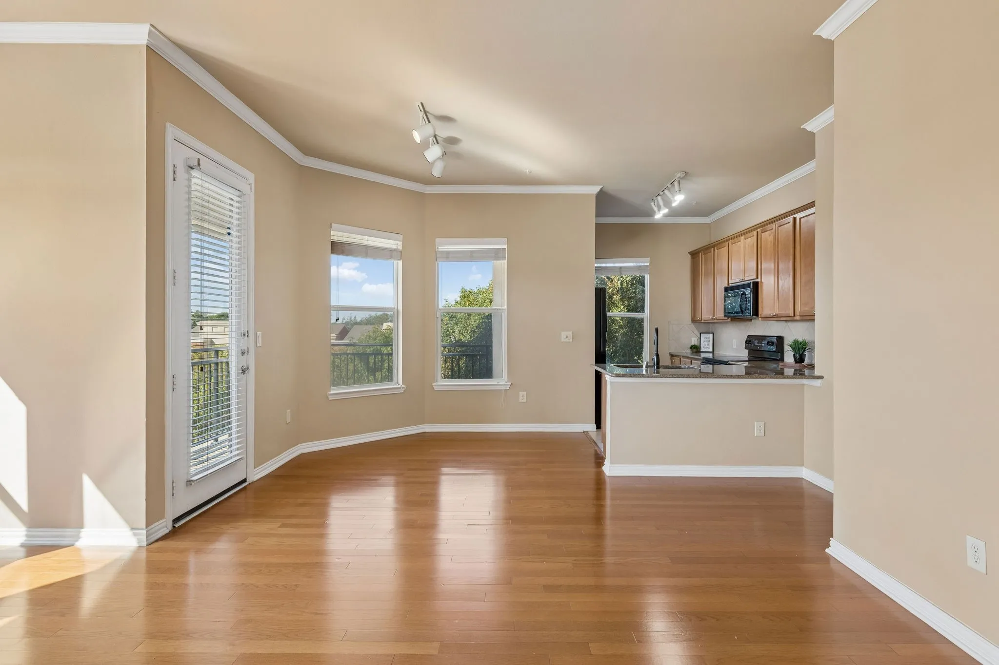 Love an open layout? Enjoy a seamless connection between living and dining spaces, perfect for gathering with friends.
