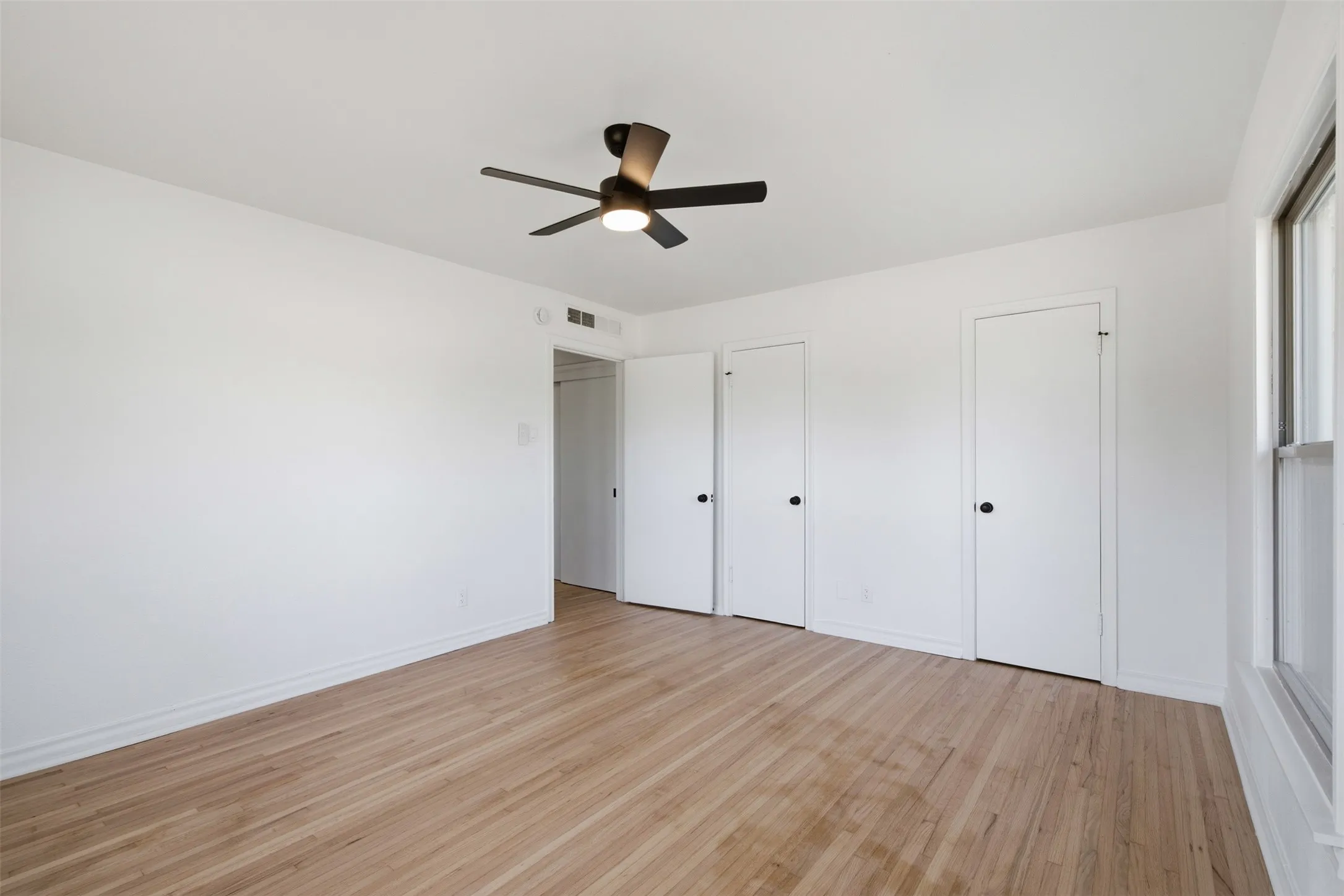 Single Family Residence For Sale in Dallas County , 2266 Sutter Street, Dallas, Texas 75216, 3 Bedroom, 2 Bathroom, 2 Garage spaces, 1,721 Sqft, built in 1953, mls#21401387, Real Estate Agent in Dallas, Homes For Sale in Dallas county, Homes For Sale in Dallas, Realtor in Dallas Texas, Real Estate Brokerage Independent Realty Texas, Luminita Cordes Realtor