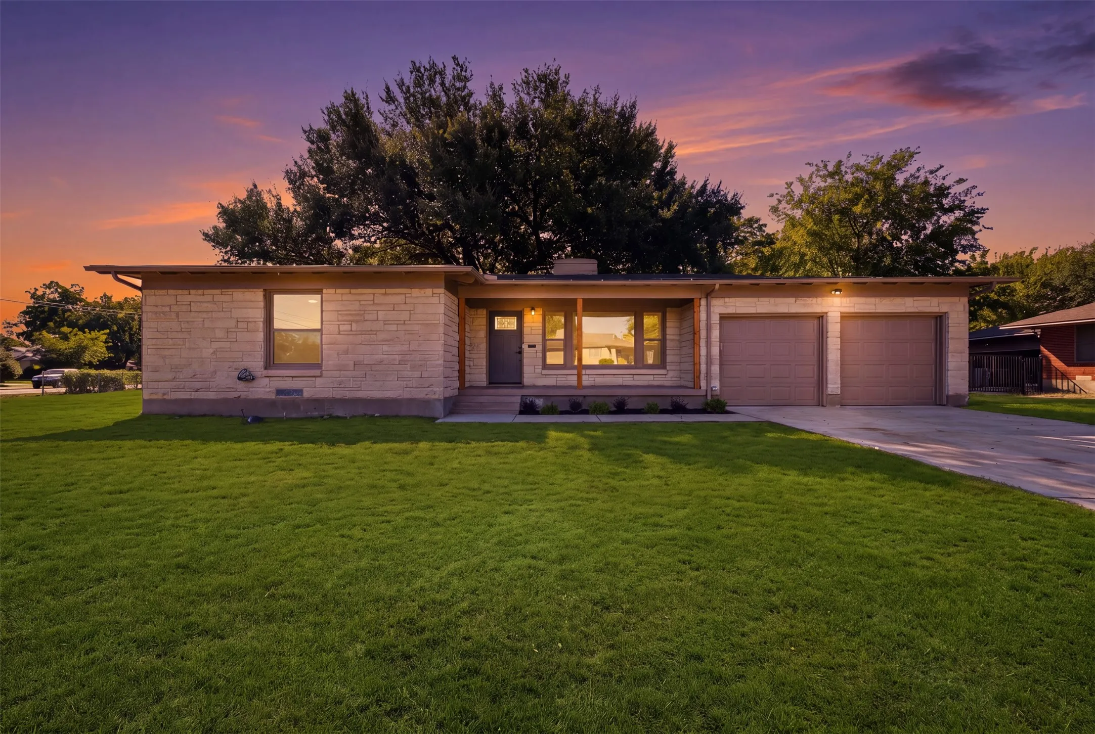 Single Family Residence For Sale in Dallas County , 2266 Sutter Street, Dallas, Texas 75216, 3 Bedroom, 2 Bathroom, 2 Garage spaces, 1,721 Sqft, built in 1953, mls#21401387, Real Estate Agent in Dallas, Homes For Sale in Dallas county, Homes For Sale in Dallas, Realtor in Dallas Texas, Real Estate Brokerage Independent Realty Texas, Luminita Cordes Realtor