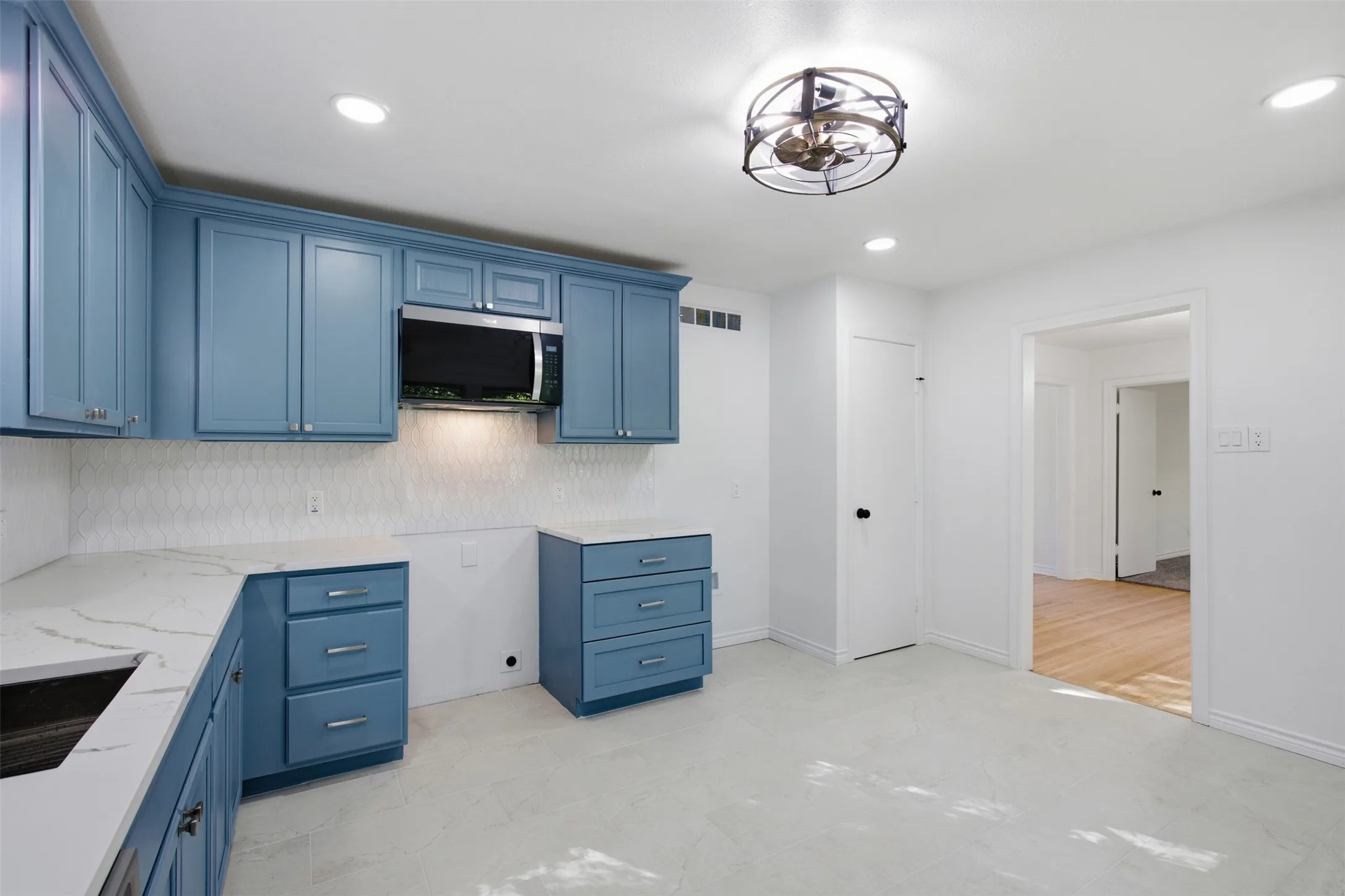 Single Family Residence For Sale in Dallas County , 2266 Sutter Street, Dallas, Texas 75216, 3 Bedroom, 2 Bathroom, 2 Garage spaces, 1,721 Sqft, built in 1953, mls#21401387, Real Estate Agent in Dallas, Homes For Sale in Dallas county, Homes For Sale in Dallas, Realtor in Dallas Texas, Real Estate Brokerage Independent Realty Texas, Luminita Cordes Realtor