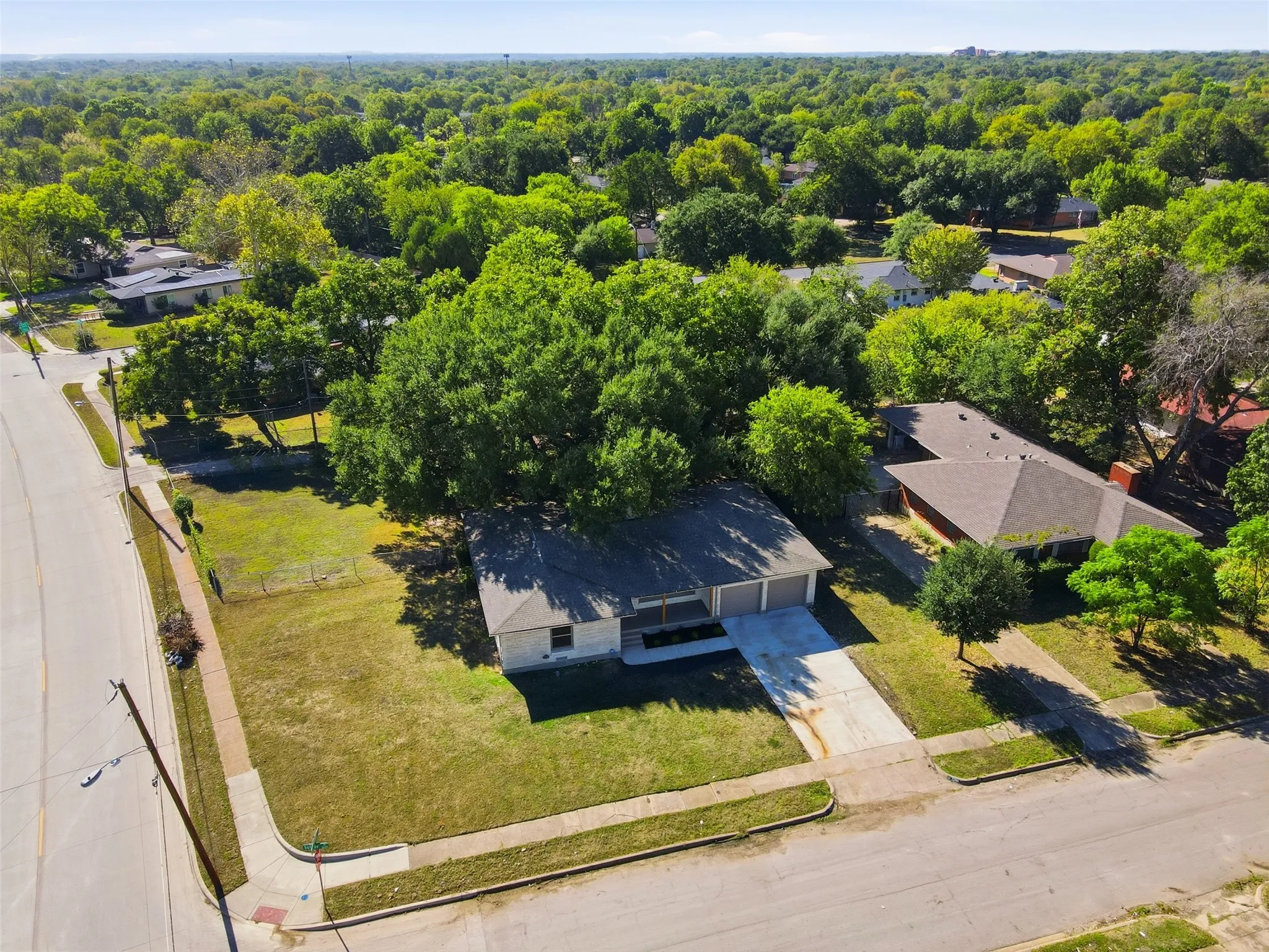 Single Family Residence For Sale in Dallas County , 2266 Sutter Street, Dallas, Texas 75216, 3 Bedroom, 2 Bathroom, 2 Garage spaces, 1,721 Sqft, built in 1953, mls#21401387, Real Estate Agent in Dallas, Homes For Sale in Dallas county, Homes For Sale in Dallas, Realtor in Dallas Texas, Real Estate Brokerage Independent Realty Texas, Luminita Cordes Realtor