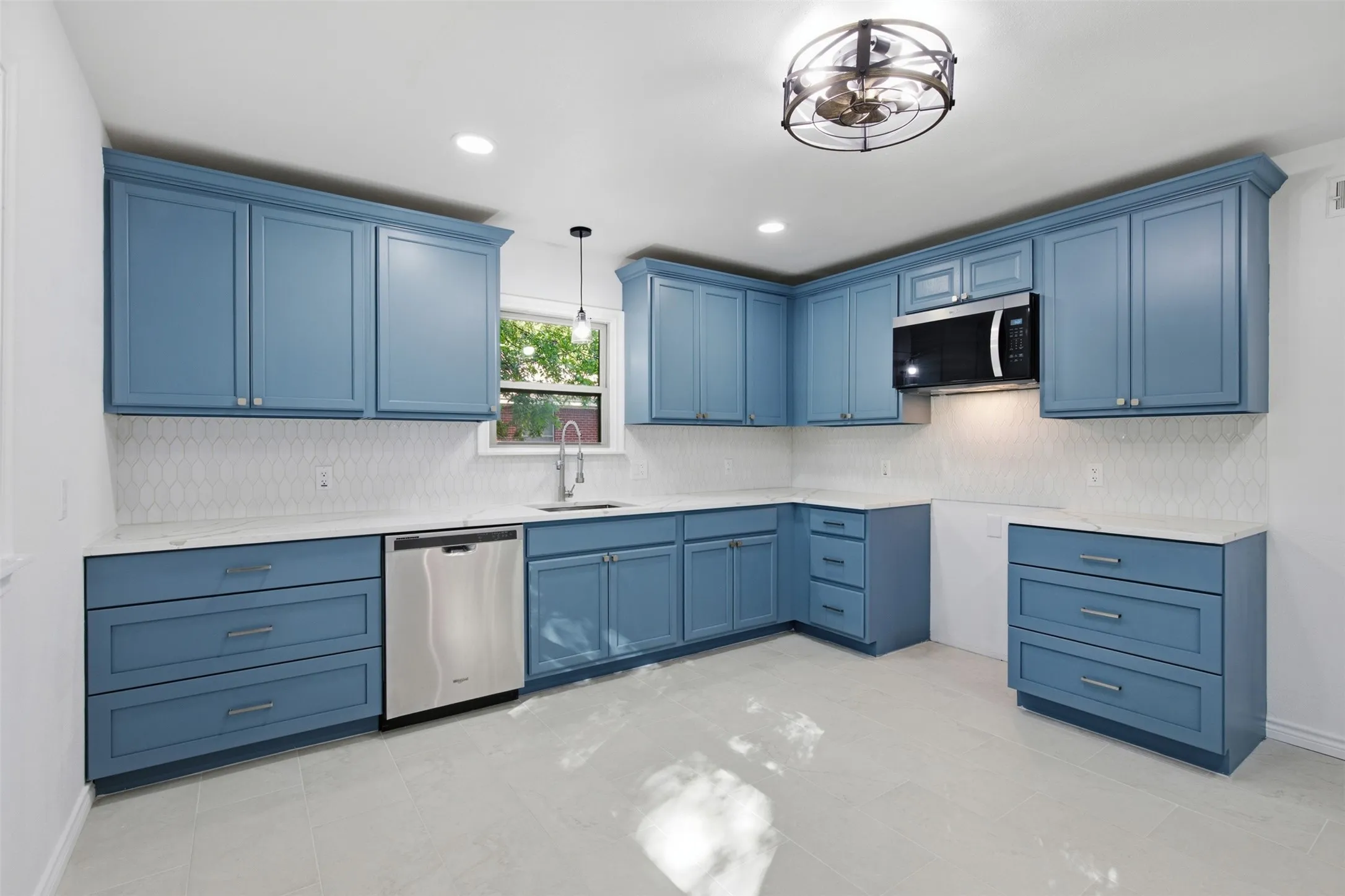 Single Family Residence For Sale in Dallas County , 2266 Sutter Street, Dallas, Texas 75216, 3 Bedroom, 2 Bathroom, 2 Garage spaces, 1,721 Sqft, built in 1953, mls#21401387, Real Estate Agent in Dallas, Homes For Sale in Dallas county, Homes For Sale in Dallas, Realtor in Dallas Texas, Real Estate Brokerage Independent Realty Texas, Luminita Cordes Realtor