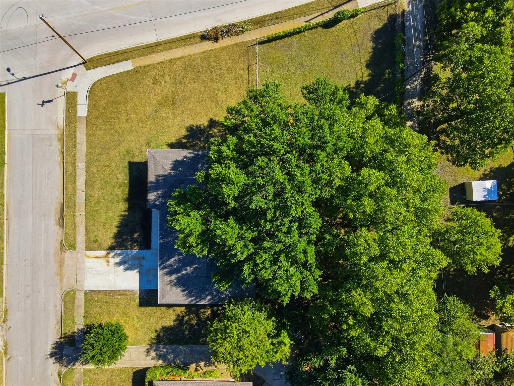 Single Family Residence For Sale in Dallas County , 2266 Sutter Street, Dallas, Texas 75216, 3 Bedroom, 2 Bathroom, 2 Garage spaces, 1,721 Sqft, built in 1953, mls#21401387, Real Estate Agent in Dallas, Homes For Sale in Dallas county, Homes For Sale in Dallas, Realtor in Dallas Texas, Real Estate Brokerage Independent Realty Texas, Luminita Cordes Realtor