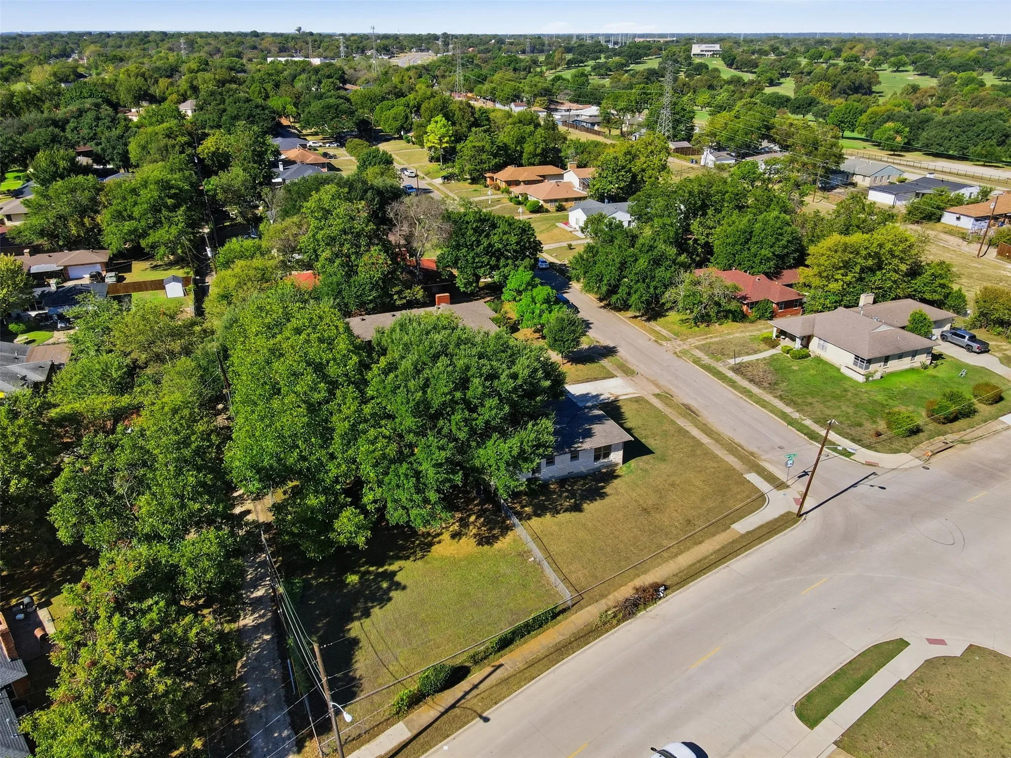 Single Family Residence For Sale in Dallas County , 2266 Sutter Street, Dallas, Texas 75216, 3 Bedroom, 2 Bathroom, 2 Garage spaces, 1,721 Sqft, built in 1953, mls#21401387, Real Estate Agent in Dallas, Homes For Sale in Dallas county, Homes For Sale in Dallas, Realtor in Dallas Texas, Real Estate Brokerage Independent Realty Texas, Luminita Cordes Realtor