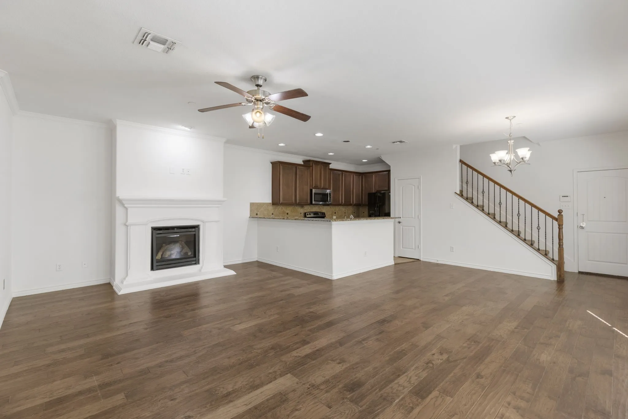 Townhouse For Rent in Collin County , 8812 Papa Trail, Mc Kinney, Texas 75070, 4 Bedroom, 3 Bathroom, 2 Garage spaces, 2,444 Sqft, built in 2011, mls#21407438, Real Estate Agent in Mc Kinney, Homes For Rent in Collin county, Homes For Rent in Mc Kinney, Realtor in Mc Kinney Texas, Real Estate Brokerage Independent Realty Texas, Luminita Cordes Realtor