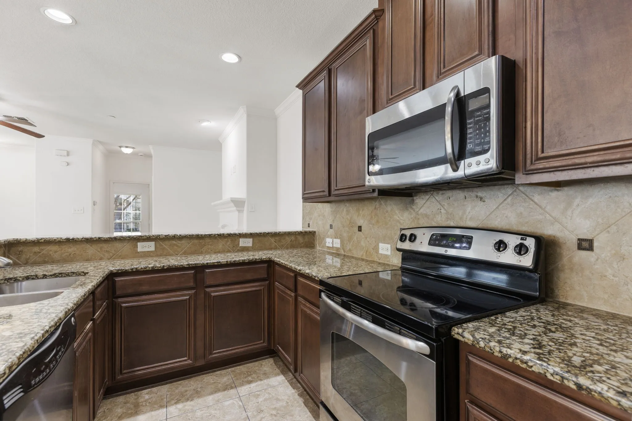 Townhouse For Rent in Collin County , 8812 Papa Trail, Mc Kinney, Texas 75070, 4 Bedroom, 3 Bathroom, 2 Garage spaces, 2,444 Sqft, built in 2011, mls#21407438, Real Estate Agent in Mc Kinney, Homes For Rent in Collin county, Homes For Rent in Mc Kinney, Realtor in Mc Kinney Texas, Real Estate Brokerage Independent Realty Texas, Luminita Cordes Realtor