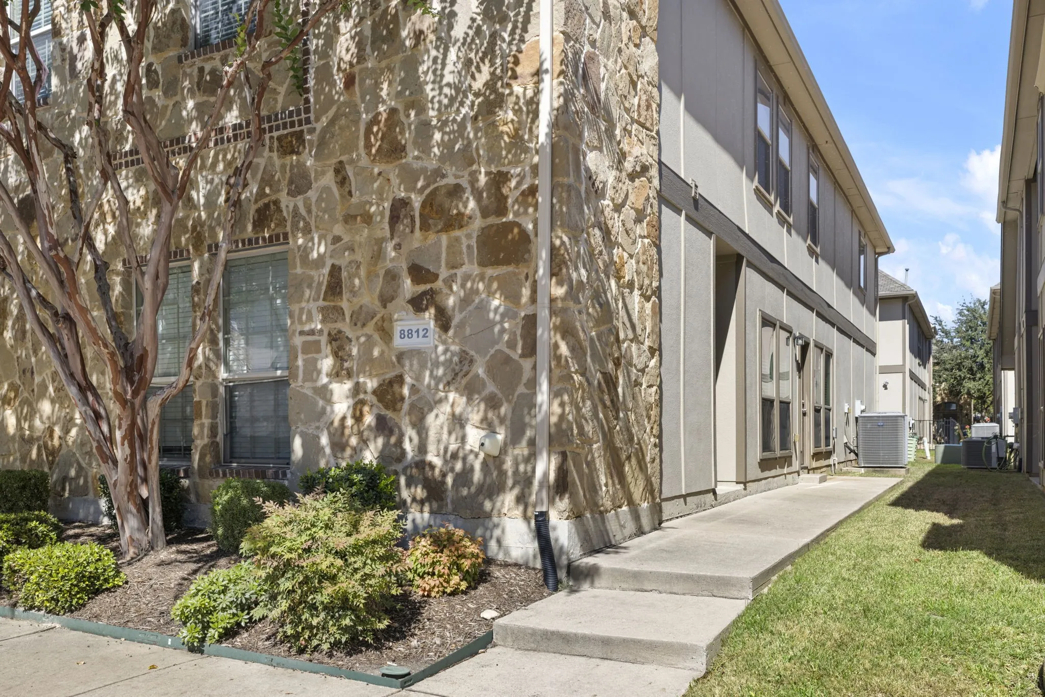 Townhouse For Rent in Collin County , 8812 Papa Trail, Mc Kinney, Texas 75070, 4 Bedroom, 3 Bathroom, 2 Garage spaces, 2,444 Sqft, built in 2011, mls#21407438, Real Estate Agent in Mc Kinney, Homes For Rent in Collin county, Homes For Rent in Mc Kinney, Realtor in Mc Kinney Texas, Real Estate Brokerage Independent Realty Texas, Luminita Cordes Realtor