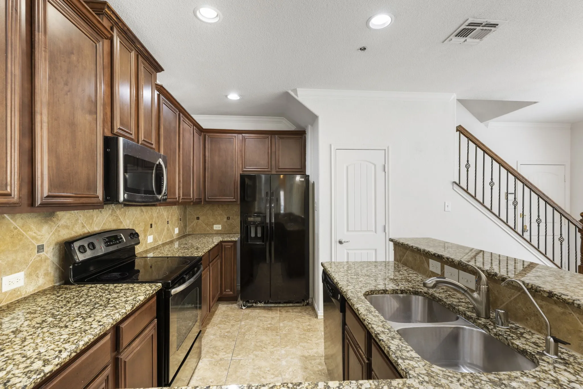 Townhouse For Rent in Collin County , 8812 Papa Trail, Mc Kinney, Texas 75070, 4 Bedroom, 3 Bathroom, 2 Garage spaces, 2,444 Sqft, built in 2011, mls#21407438, Real Estate Agent in Mc Kinney, Homes For Rent in Collin county, Homes For Rent in Mc Kinney, Realtor in Mc Kinney Texas, Real Estate Brokerage Independent Realty Texas, Luminita Cordes Realtor
