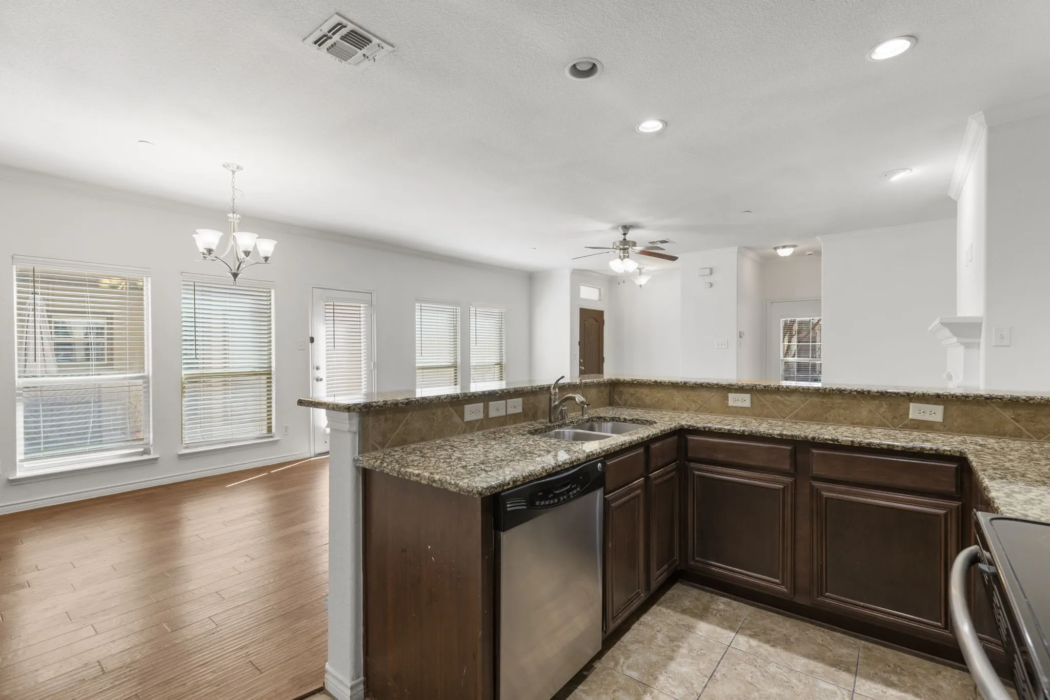 Townhouse For Rent in Collin County , 8812 Papa Trail, Mc Kinney, Texas 75070, 4 Bedroom, 3 Bathroom, 2 Garage spaces, 2,444 Sqft, built in 2011, mls#21407438, Real Estate Agent in Mc Kinney, Homes For Rent in Collin county, Homes For Rent in Mc Kinney, Realtor in Mc Kinney Texas, Real Estate Brokerage Independent Realty Texas, Luminita Cordes Realtor