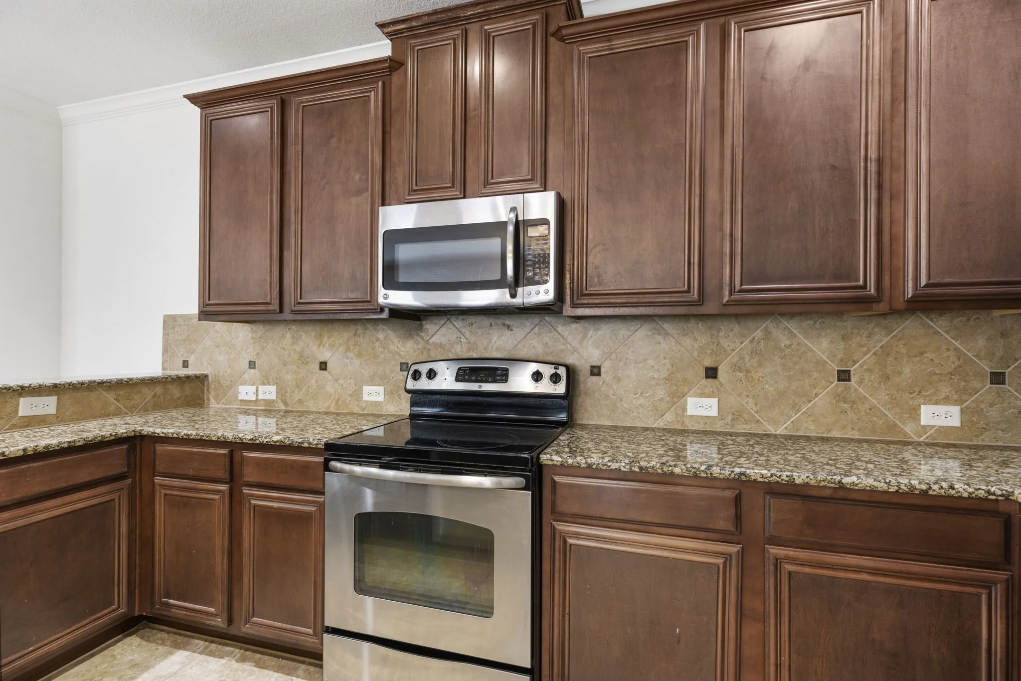Townhouse For Rent in Collin County , 8812 Papa Trail, Mc Kinney, Texas 75070, 4 Bedroom, 3 Bathroom, 2 Garage spaces, 2,444 Sqft, built in 2011, mls#21407438, Real Estate Agent in Mc Kinney, Homes For Rent in Collin county, Homes For Rent in Mc Kinney, Realtor in Mc Kinney Texas, Real Estate Brokerage Independent Realty Texas, Luminita Cordes Realtor