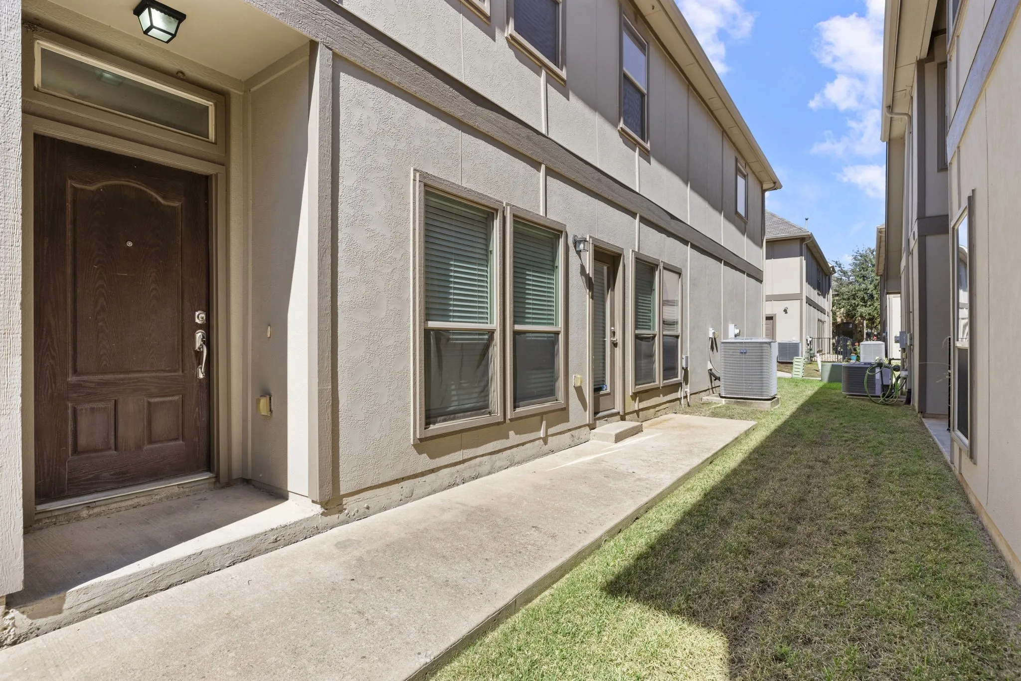Townhouse For Rent in Collin County , 8812 Papa Trail, Mc Kinney, Texas 75070, 4 Bedroom, 3 Bathroom, 2 Garage spaces, 2,444 Sqft, built in 2011, mls#21407438, Real Estate Agent in Mc Kinney, Homes For Rent in Collin county, Homes For Rent in Mc Kinney, Realtor in Mc Kinney Texas, Real Estate Brokerage Independent Realty Texas, Luminita Cordes Realtor