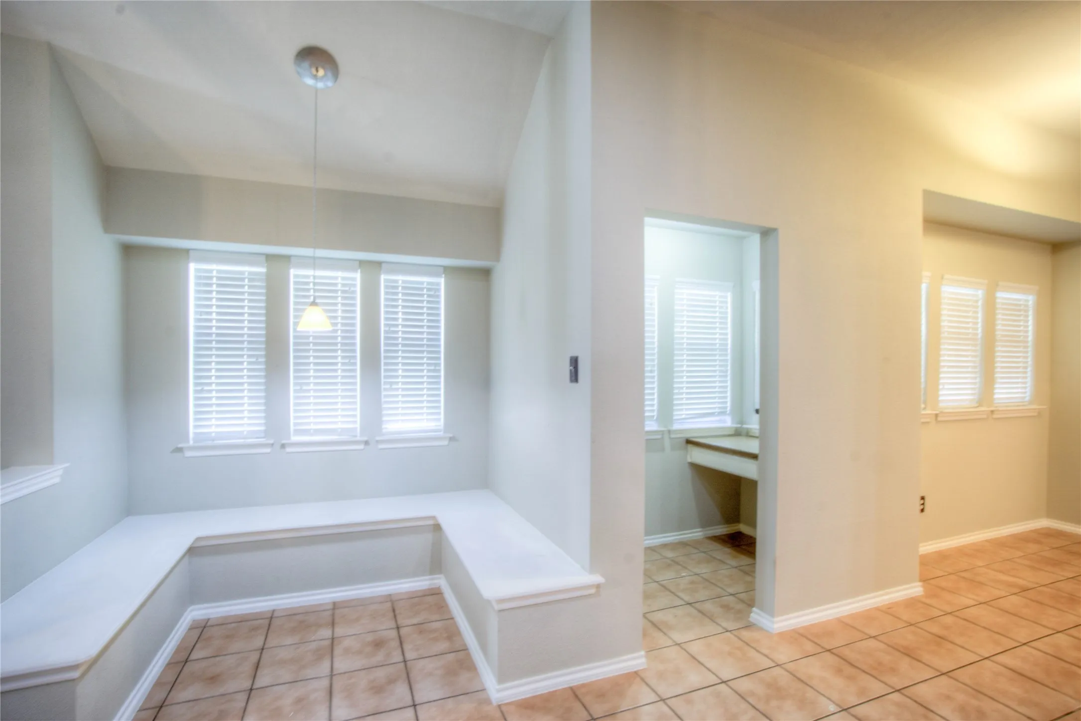 Single Family Residence For Rent in Tarrant County , 5012 Nash Lane, Fort Worth, Texas 76244, 3 Bedroom, 2 Bathroom, 2 Garage spaces, 1,943 Sqft, built in 2004, mls#21408938, Real Estate Agent in Fort Worth, Homes For Rent in Tarrant county, Homes For Rent in Fort Worth, Realtor in Fort Worth Texas, Real Estate Brokerage Independent Realty Texas, Luminita Cordes Realtor