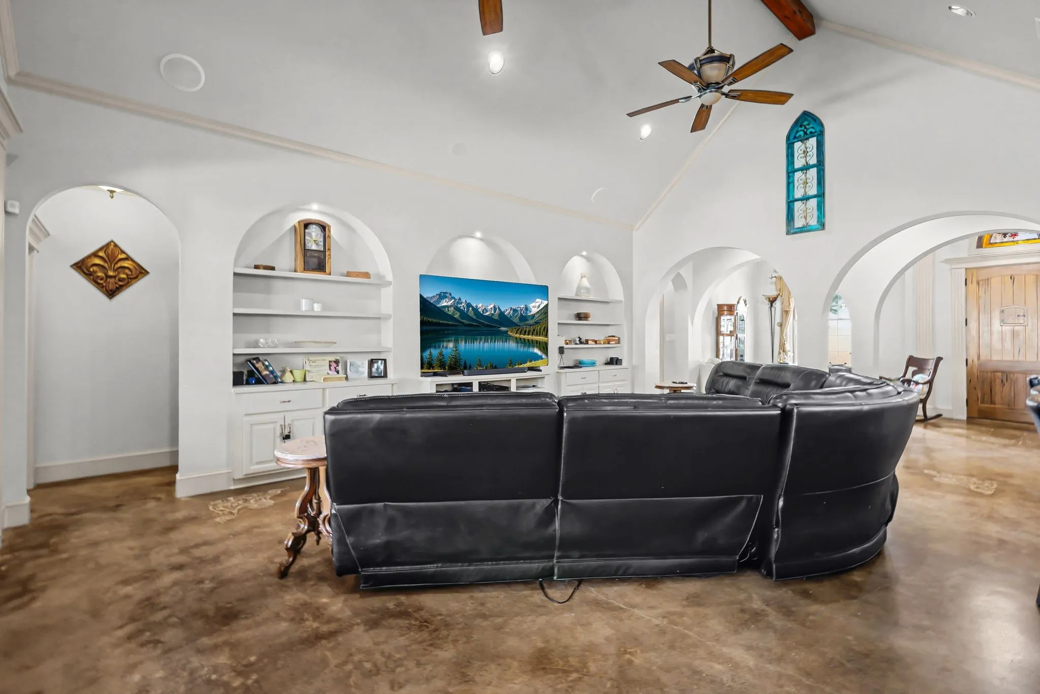 Single Family Residence For Sale in Wood County , 304 County Road 2311, Mineola, Texas 75773, 3 Bedroom, 5 Bathroom, 2 Garage spaces, 3,788 Sqft, built in 2007, mls#21408940, Real Estate Agent in Mineola, Homes For Sale in Wood county, Homes For Sale in Mineola, Realtor in Mineola Texas, Real Estate Brokerage Independent Realty Texas, Luminita Cordes Realtor