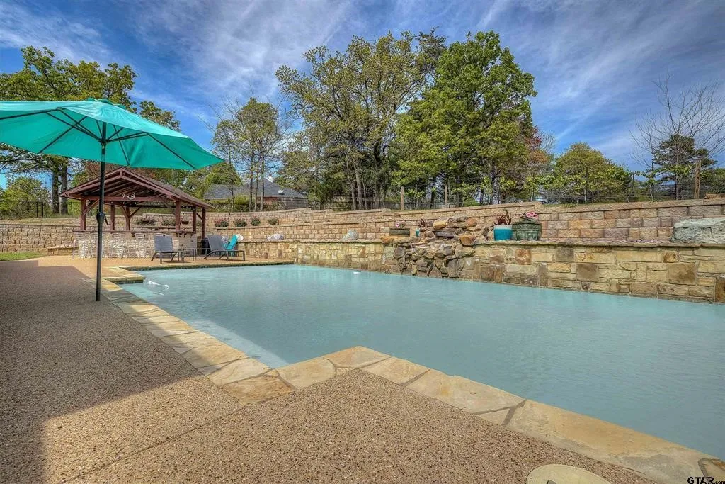 Single Family Residence For Sale in Wood County , 304 County Road 2311, Mineola, Texas 75773, 3 Bedroom, 5 Bathroom, 2 Garage spaces, 3,788 Sqft, built in 2007, mls#21408940, Real Estate Agent in Mineola, Homes For Sale in Wood county, Homes For Sale in Mineola, Realtor in Mineola Texas, Real Estate Brokerage Independent Realty Texas, Luminita Cordes Realtor