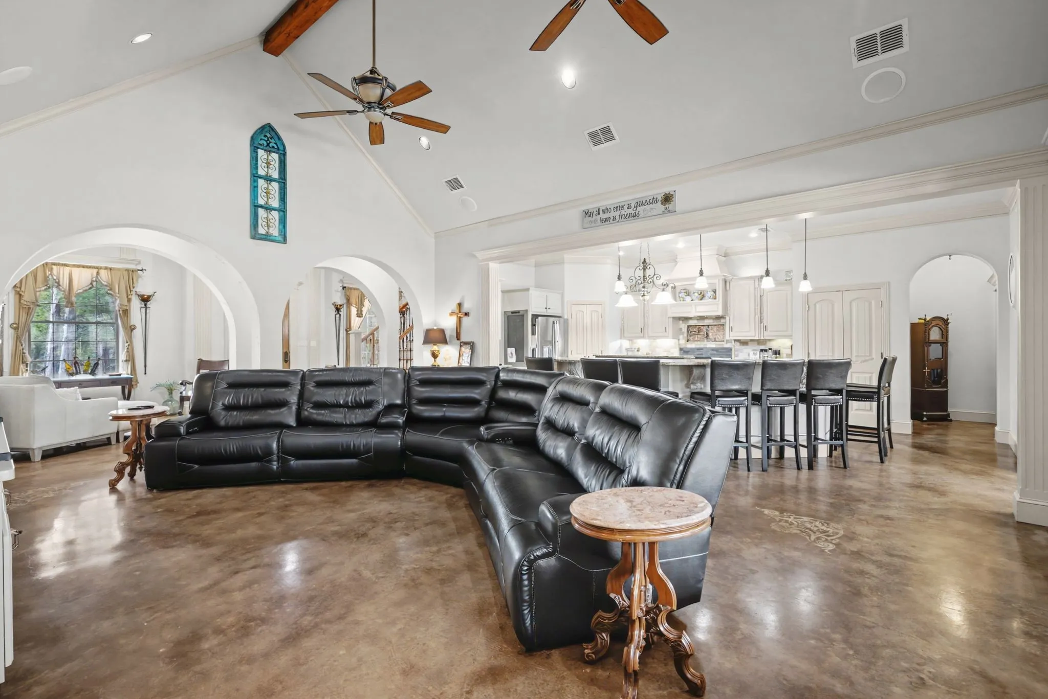 Single Family Residence For Sale in Wood County , 304 County Road 2311, Mineola, Texas 75773, 3 Bedroom, 5 Bathroom, 2 Garage spaces, 3,788 Sqft, built in 2007, mls#21408940, Real Estate Agent in Mineola, Homes For Sale in Wood county, Homes For Sale in Mineola, Realtor in Mineola Texas, Real Estate Brokerage Independent Realty Texas, Luminita Cordes Realtor