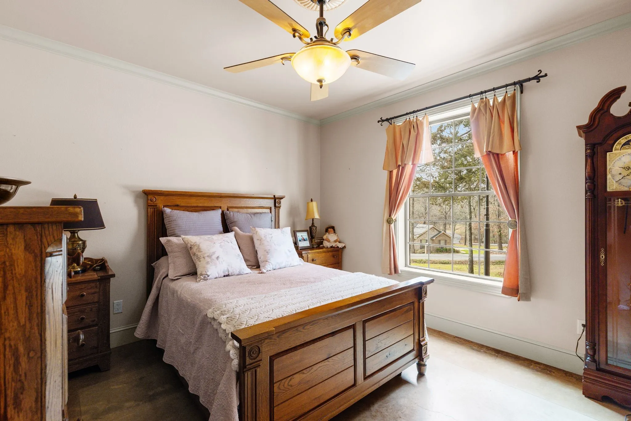 Single Family Residence For Sale in Wood County , 304 County Road 2311, Mineola, Texas 75773, 3 Bedroom, 5 Bathroom, 2 Garage spaces, 3,788 Sqft, built in 2007, mls#21408940, Real Estate Agent in Mineola, Homes For Sale in Wood county, Homes For Sale in Mineola, Realtor in Mineola Texas, Real Estate Brokerage Independent Realty Texas, Luminita Cordes Realtor