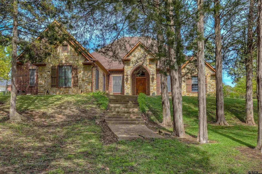 Single Family Residence For Sale in Wood County , 304 County Road 2311, Mineola, Texas 75773, 3 Bedroom, 5 Bathroom, 2 Garage spaces, 3,788 Sqft, built in 2007, mls#21408940, Real Estate Agent in Mineola, Homes For Sale in Wood county, Homes For Sale in Mineola, Realtor in Mineola Texas, Real Estate Brokerage Independent Realty Texas, Luminita Cordes Realtor
