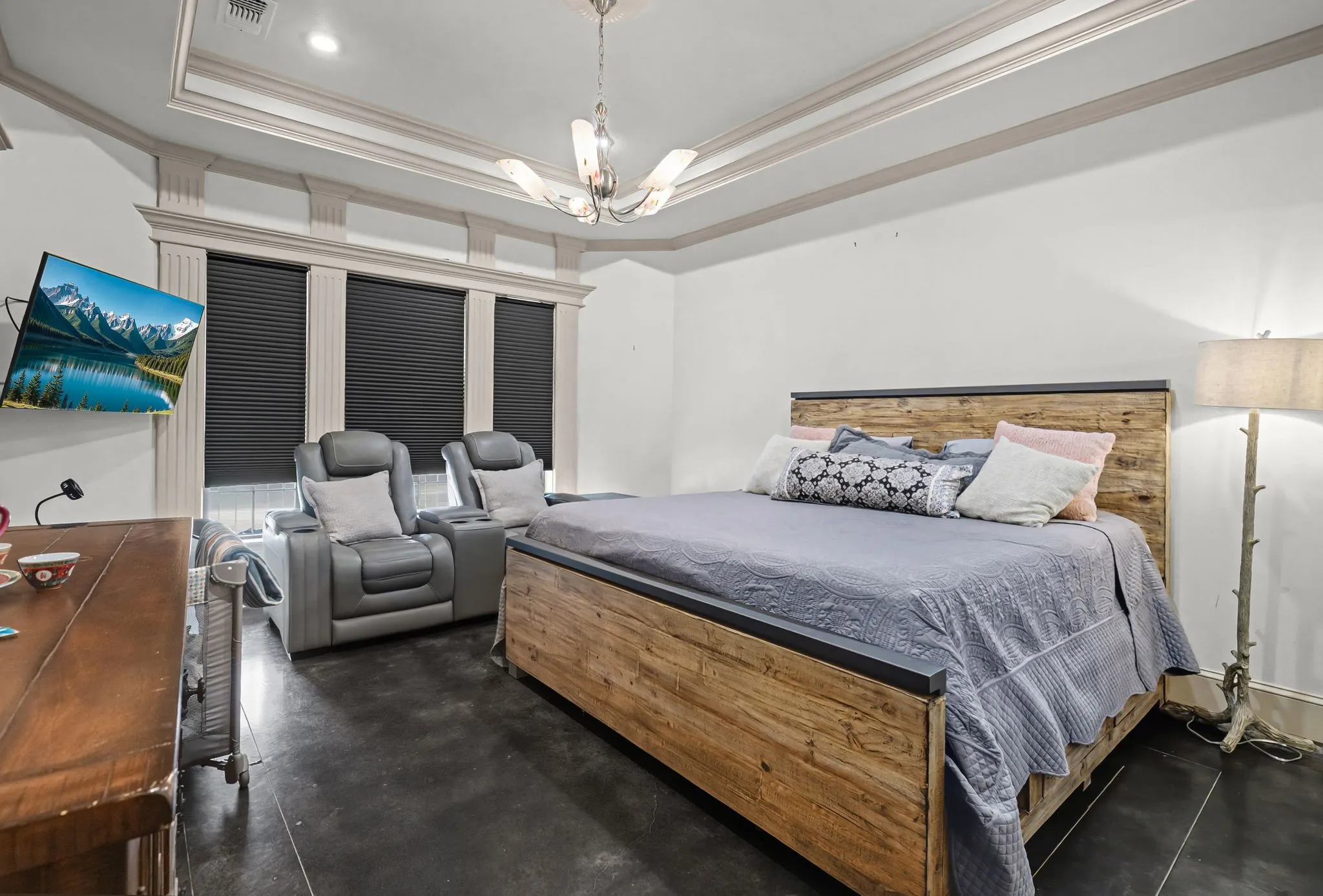 Single Family Residence For Sale in Wood County , 304 County Road 2311, Mineola, Texas 75773, 3 Bedroom, 5 Bathroom, 2 Garage spaces, 3,788 Sqft, built in 2007, mls#21408940, Real Estate Agent in Mineola, Homes For Sale in Wood county, Homes For Sale in Mineola, Realtor in Mineola Texas, Real Estate Brokerage Independent Realty Texas, Luminita Cordes Realtor