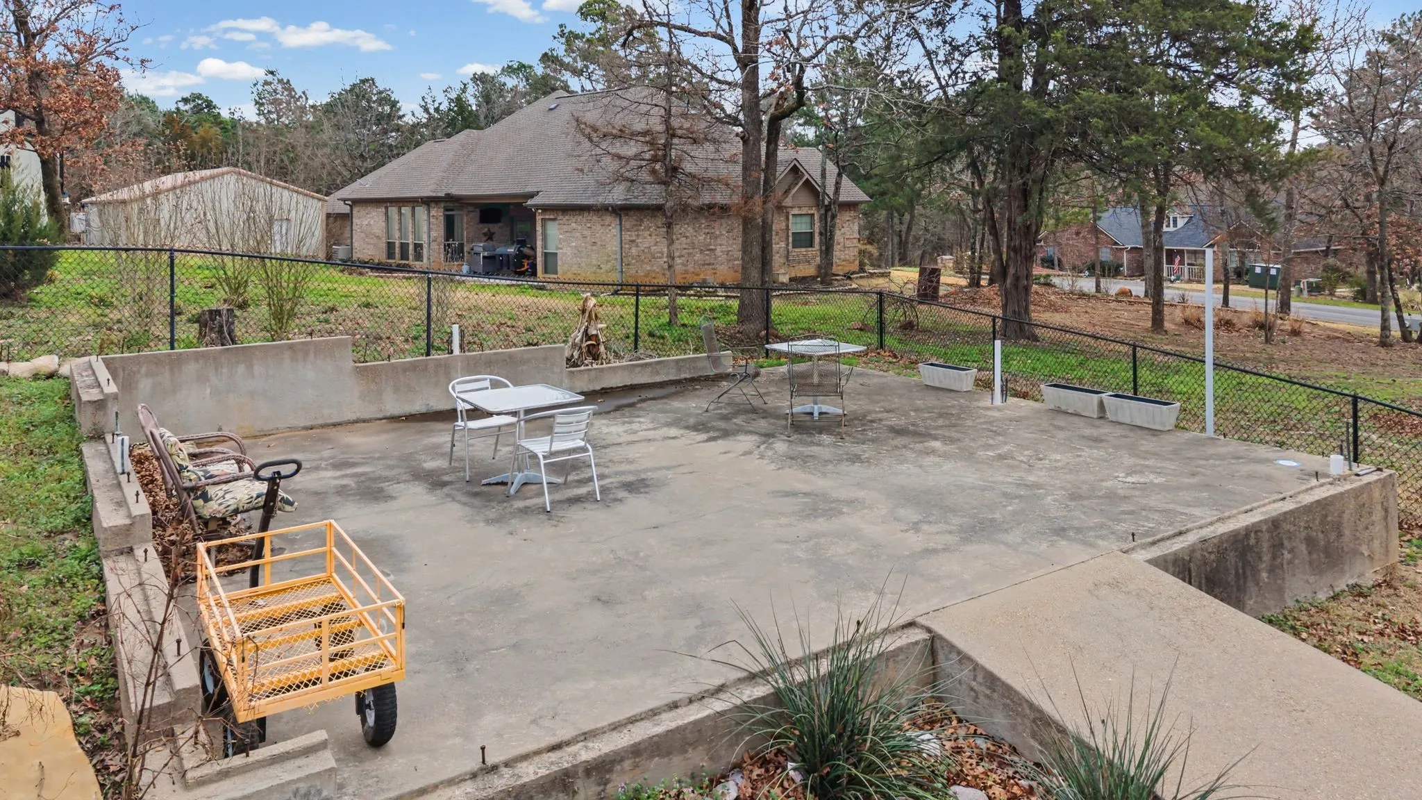 Single Family Residence For Sale in Wood County , 304 County Road 2311, Mineola, Texas 75773, 3 Bedroom, 5 Bathroom, 2 Garage spaces, 3,788 Sqft, built in 2007, mls#21408940, Real Estate Agent in Mineola, Homes For Sale in Wood county, Homes For Sale in Mineola, Realtor in Mineola Texas, Real Estate Brokerage Independent Realty Texas, Luminita Cordes Realtor