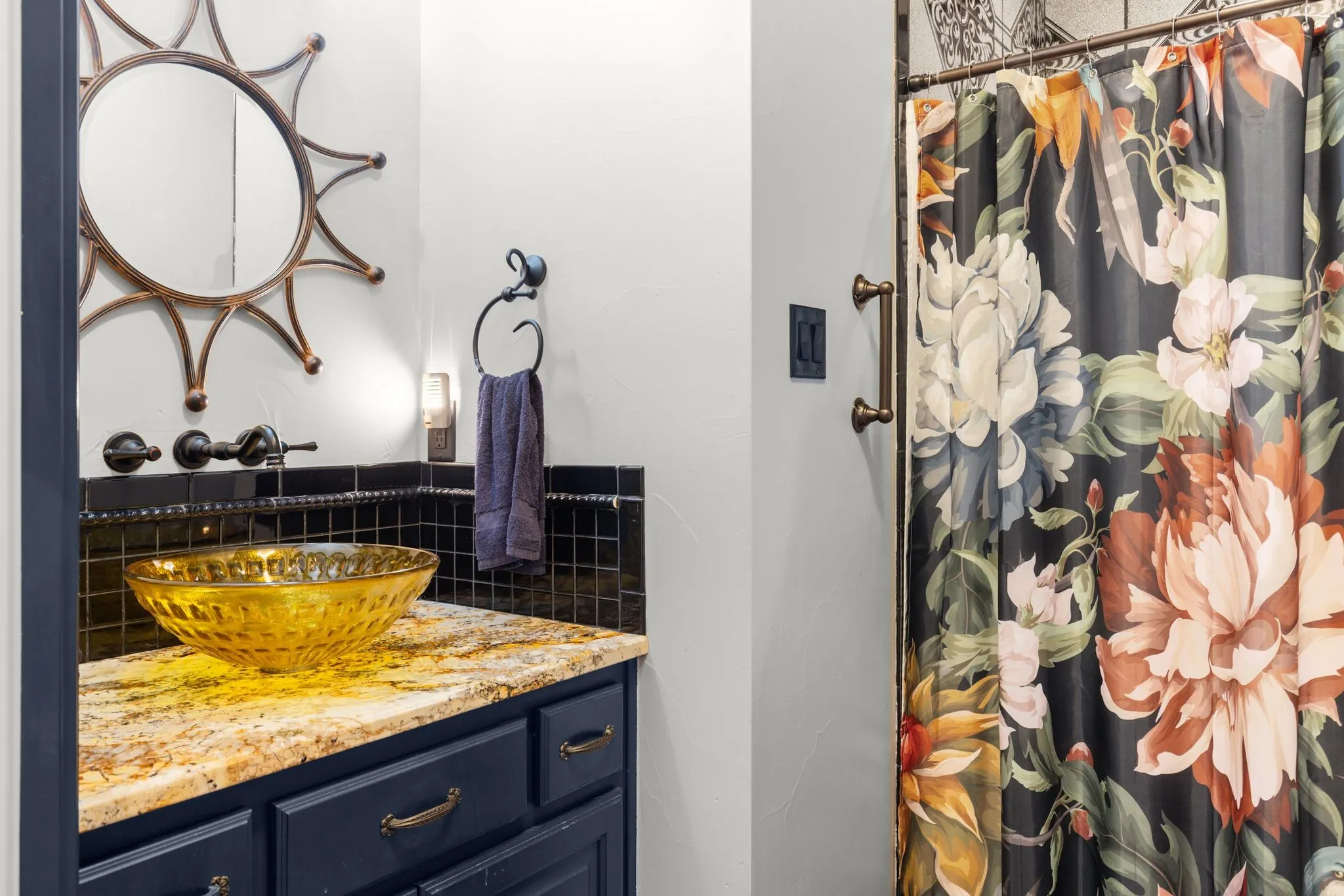 Single Family Residence For Sale in Wood County , 304 County Road 2311, Mineola, Texas 75773, 3 Bedroom, 5 Bathroom, 2 Garage spaces, 3,788 Sqft, built in 2007, mls#21408940, Real Estate Agent in Mineola, Homes For Sale in Wood county, Homes For Sale in Mineola, Realtor in Mineola Texas, Real Estate Brokerage Independent Realty Texas, Luminita Cordes Realtor