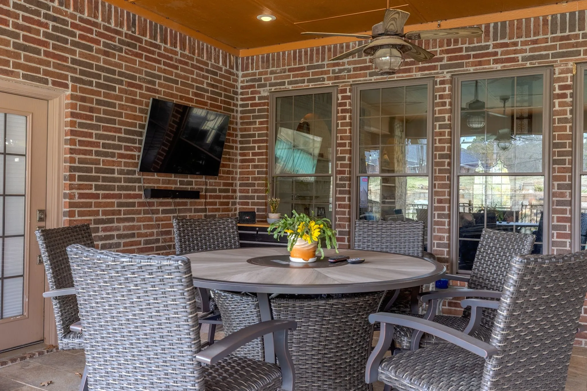 Single Family Residence For Sale in Wood County , 304 County Road 2311, Mineola, Texas 75773, 3 Bedroom, 5 Bathroom, 2 Garage spaces, 3,788 Sqft, built in 2007, mls#21408940, Real Estate Agent in Mineola, Homes For Sale in Wood county, Homes For Sale in Mineola, Realtor in Mineola Texas, Real Estate Brokerage Independent Realty Texas, Luminita Cordes Realtor