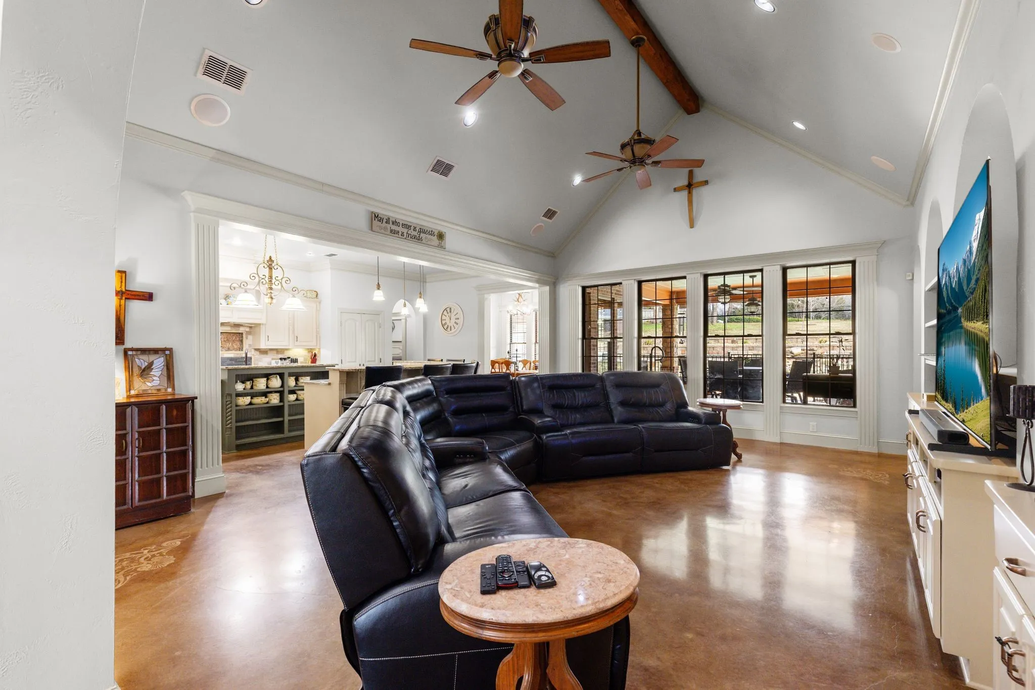 Single Family Residence For Sale in Wood County , 304 County Road 2311, Mineola, Texas 75773, 3 Bedroom, 5 Bathroom, 2 Garage spaces, 3,788 Sqft, built in 2007, mls#21408940, Real Estate Agent in Mineola, Homes For Sale in Wood county, Homes For Sale in Mineola, Realtor in Mineola Texas, Real Estate Brokerage Independent Realty Texas, Luminita Cordes Realtor