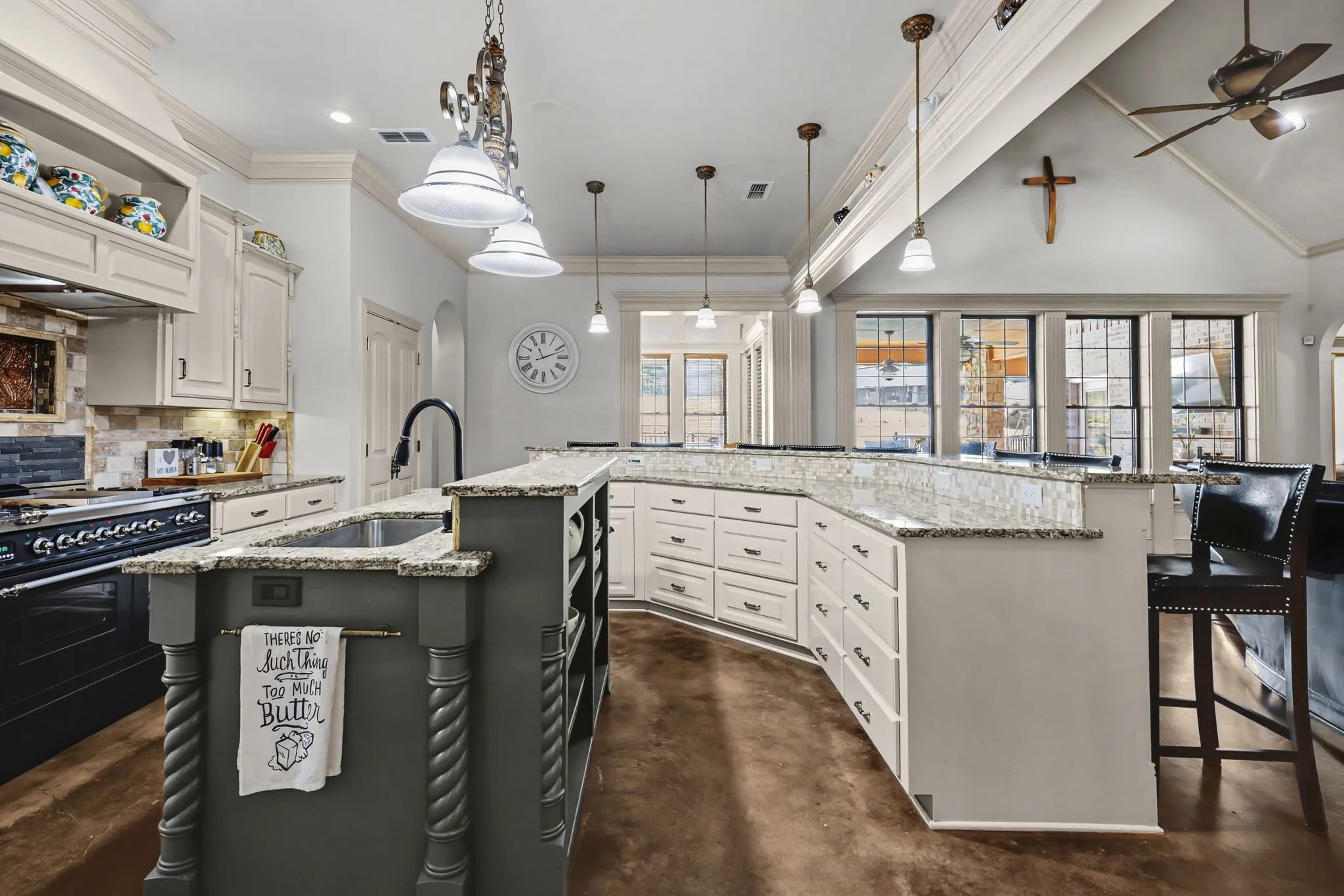 Single Family Residence For Sale in Wood County , 304 County Road 2311, Mineola, Texas 75773, 3 Bedroom, 5 Bathroom, 2 Garage spaces, 3,788 Sqft, built in 2007, mls#21408940, Real Estate Agent in Mineola, Homes For Sale in Wood county, Homes For Sale in Mineola, Realtor in Mineola Texas, Real Estate Brokerage Independent Realty Texas, Luminita Cordes Realtor