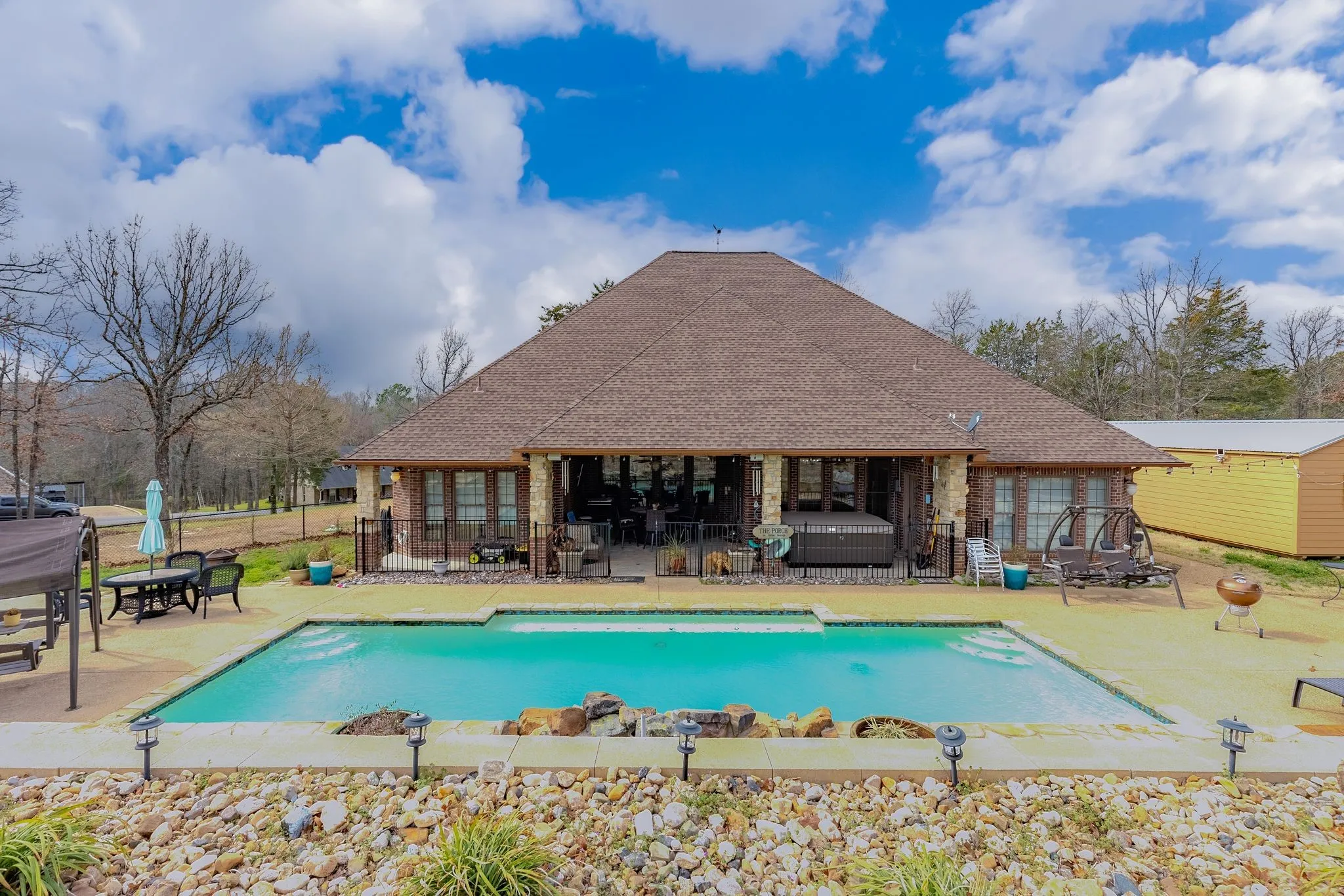 Single Family Residence For Sale in Wood County , 304 County Road 2311, Mineola, Texas 75773, 3 Bedroom, 5 Bathroom, 2 Garage spaces, 3,788 Sqft, built in 2007, mls#21408940, Real Estate Agent in Mineola, Homes For Sale in Wood county, Homes For Sale in Mineola, Realtor in Mineola Texas, Real Estate Brokerage Independent Realty Texas, Luminita Cordes Realtor