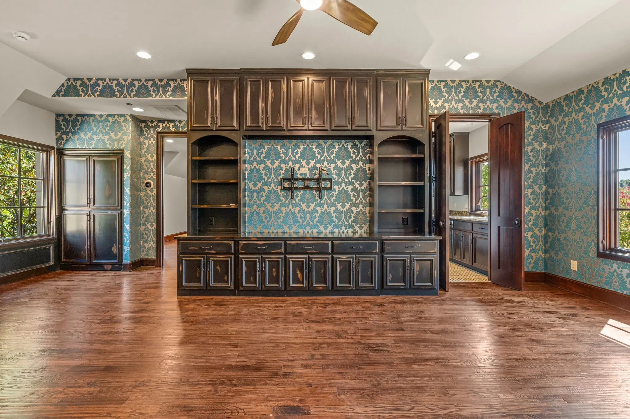 Single Family Residence For Sale in Tarrant County , 1508 Glenmeade Court, Keller, Texas 76262, 6 Bedroom, 8 Bathroom, 4 Garage spaces, 7,386 Sqft, built in 2008, mls#21407113, Real Estate Agent in Keller, Homes For Sale in Tarrant county, Homes For Sale in Keller, Realtor in Keller Texas, Real Estate Brokerage Independent Realty Texas, Luminita Cordes Realtor
