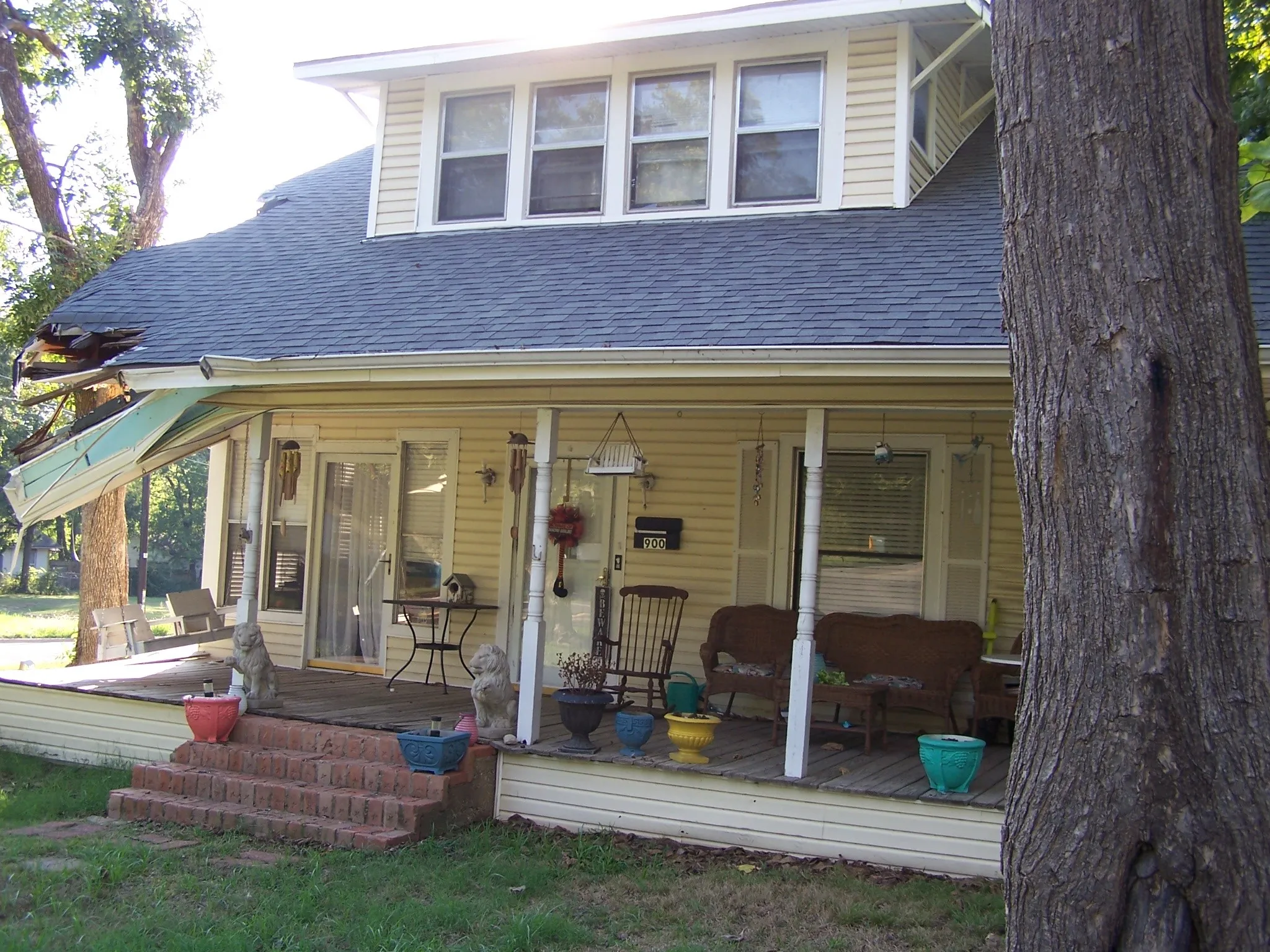 Single Family Residence For Sale in Grayson County , 900 W Washington Street, Sherman, Texas 75092, 4 Bedroom, 3 Bathroom, 2 Garage spaces, 1,658 Sqft, built in 1925, mls#21408897, Real Estate Agent in Sherman, Homes For Sale in Grayson county, Homes For Sale in Sherman, Realtor in Sherman Texas, Real Estate Brokerage Independent Realty Texas, Luminita Cordes Realtor