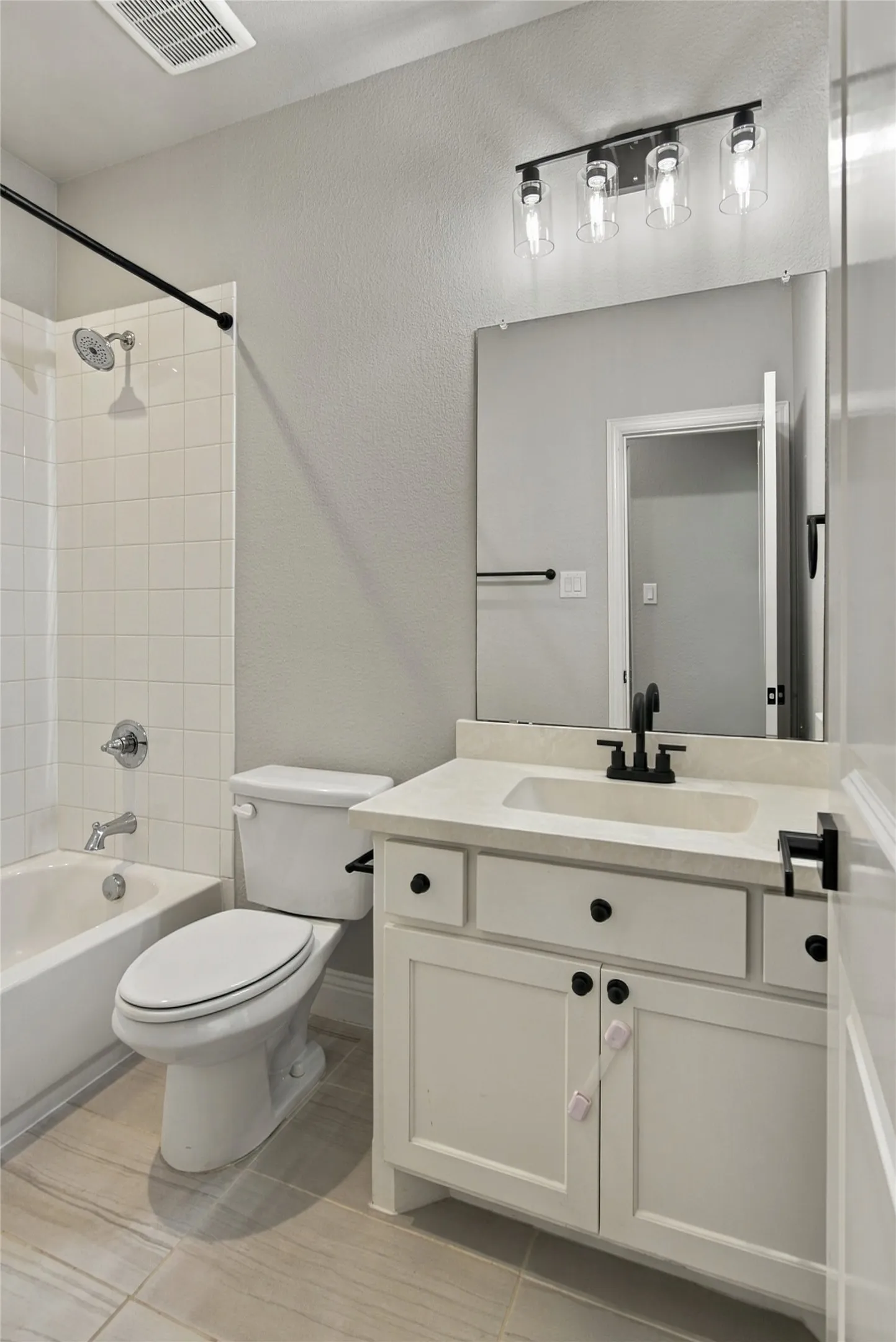 Full Bathroom 2