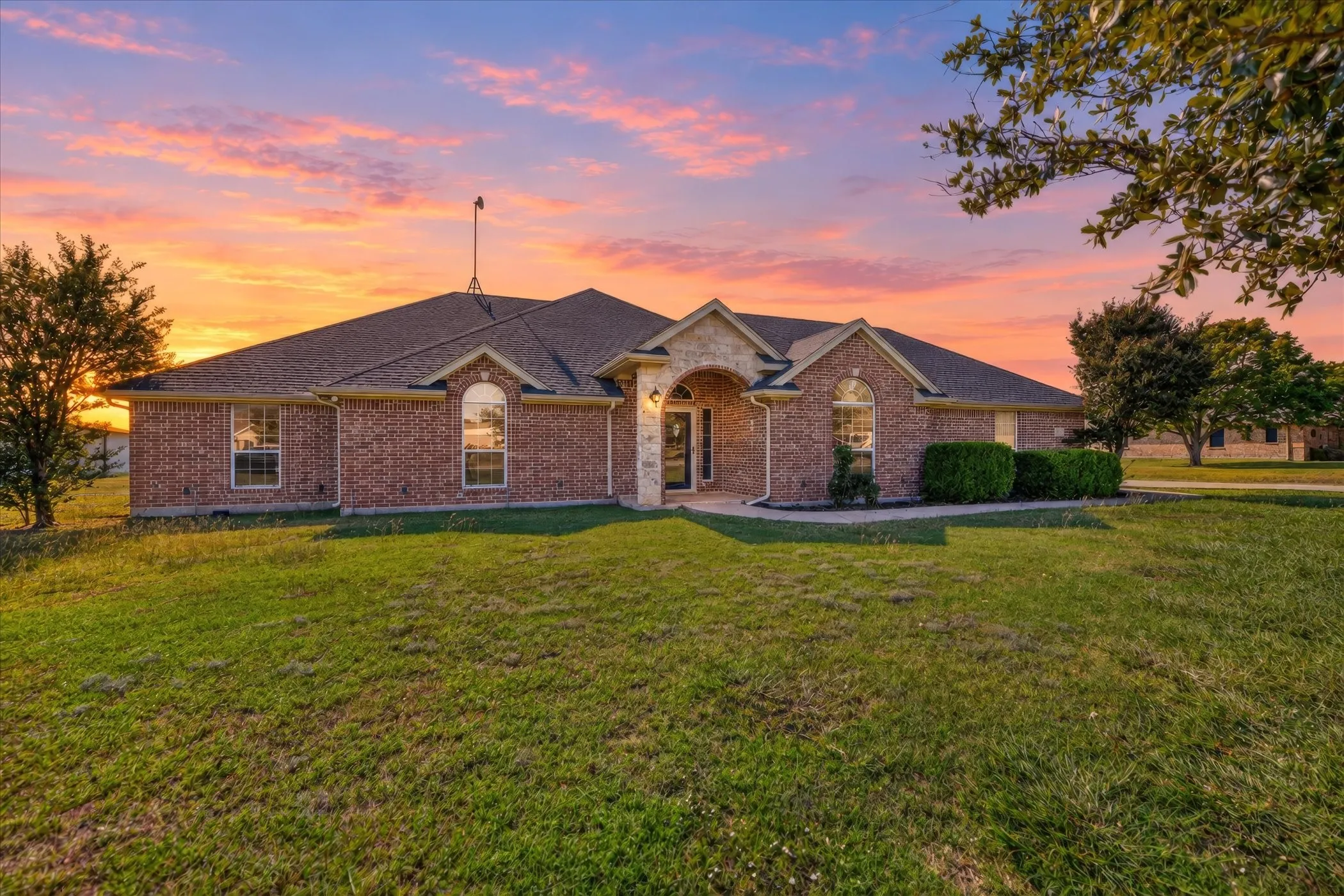 Single Family Residence For Sale in Tarrant County , 11201 Blue Sky Drive, Haslet, Texas 76052, 4 Bedroom, 2 Bathroom, 2 Garage spaces, 2,767 Sqft, built in 2001, mls#21408943, Real Estate Agent in Haslet, Homes For Sale in Tarrant county, Homes For Sale in Haslet, Realtor in Haslet Texas, Real Estate Brokerage Independent Realty Texas, Luminita Cordes Realtor