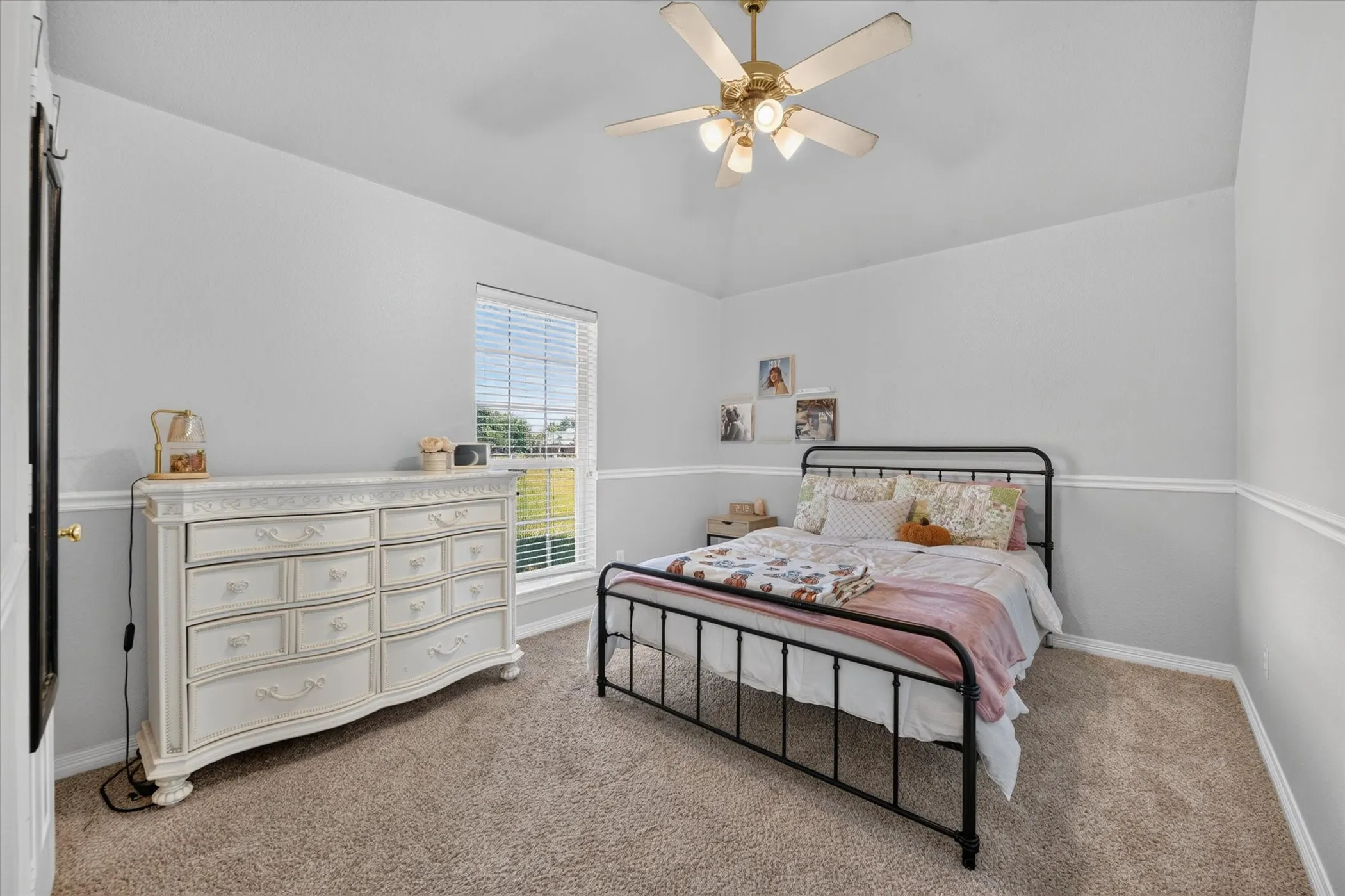 Single Family Residence For Sale in Tarrant County , 11201 Blue Sky Drive, Haslet, Texas 76052, 4 Bedroom, 2 Bathroom, 2 Garage spaces, 2,767 Sqft, built in 2001, mls#21408943, Real Estate Agent in Haslet, Homes For Sale in Tarrant county, Homes For Sale in Haslet, Realtor in Haslet Texas, Real Estate Brokerage Independent Realty Texas, Luminita Cordes Realtor