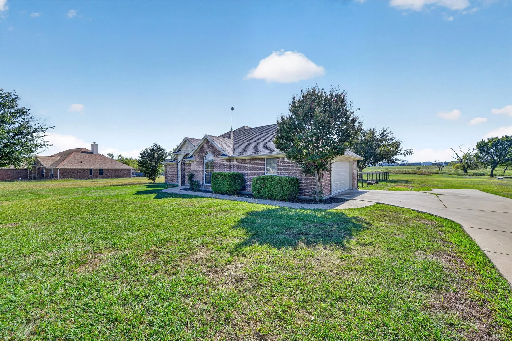 Single Family Residence For Sale in Tarrant County , 11201 Blue Sky Drive, Haslet, Texas 76052, 4 Bedroom, 2 Bathroom, 2 Garage spaces, 2,767 Sqft, built in 2001, mls#21408943, Real Estate Agent in Haslet, Homes For Sale in Tarrant county, Homes For Sale in Haslet, Realtor in Haslet Texas, Real Estate Brokerage Independent Realty Texas, Luminita Cordes Realtor